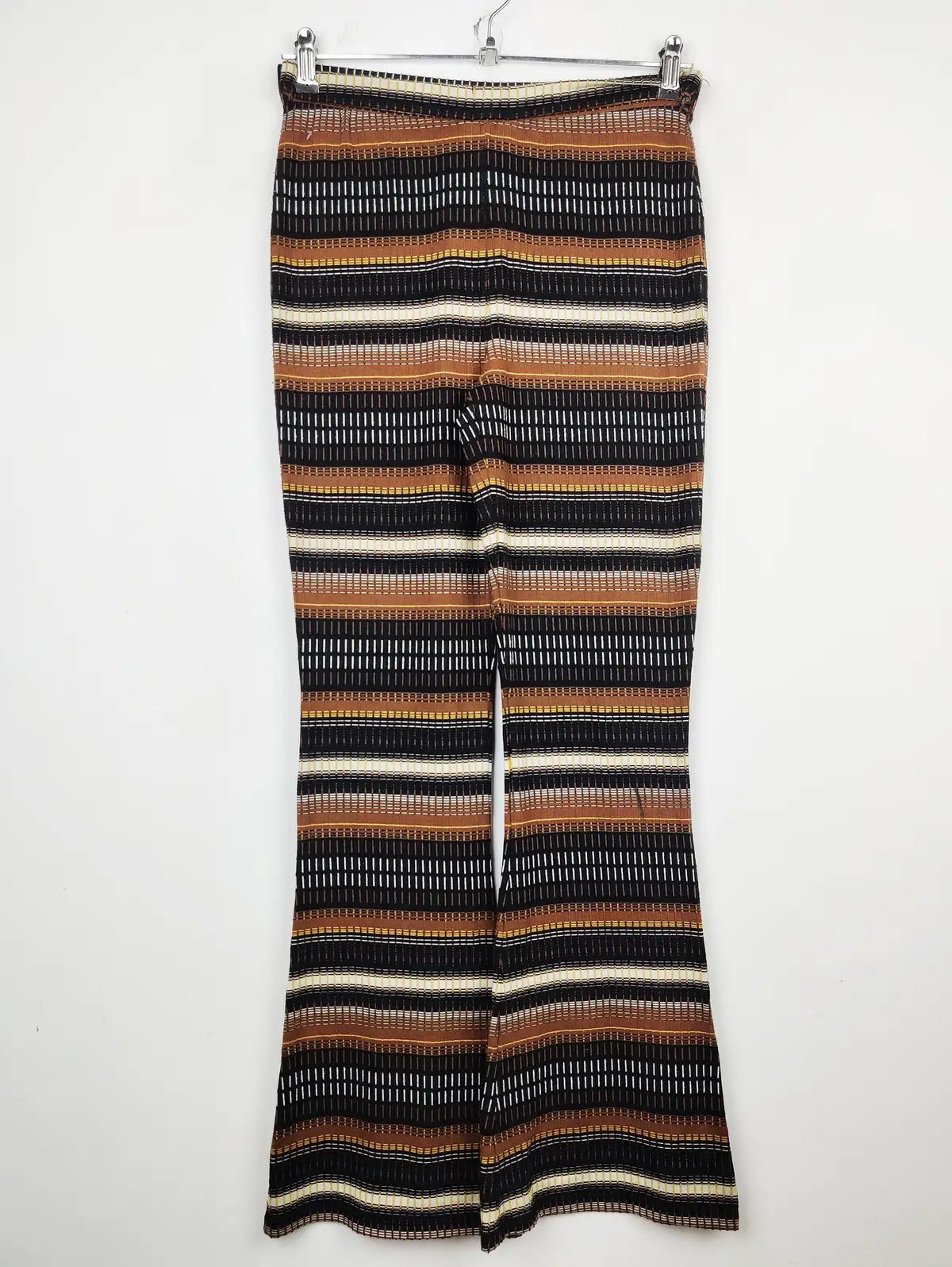 Buy online pre-used pre-loved 100% authentic & Original branded Asos (TT-1668) available in Pakistan. Top international brands avilable.