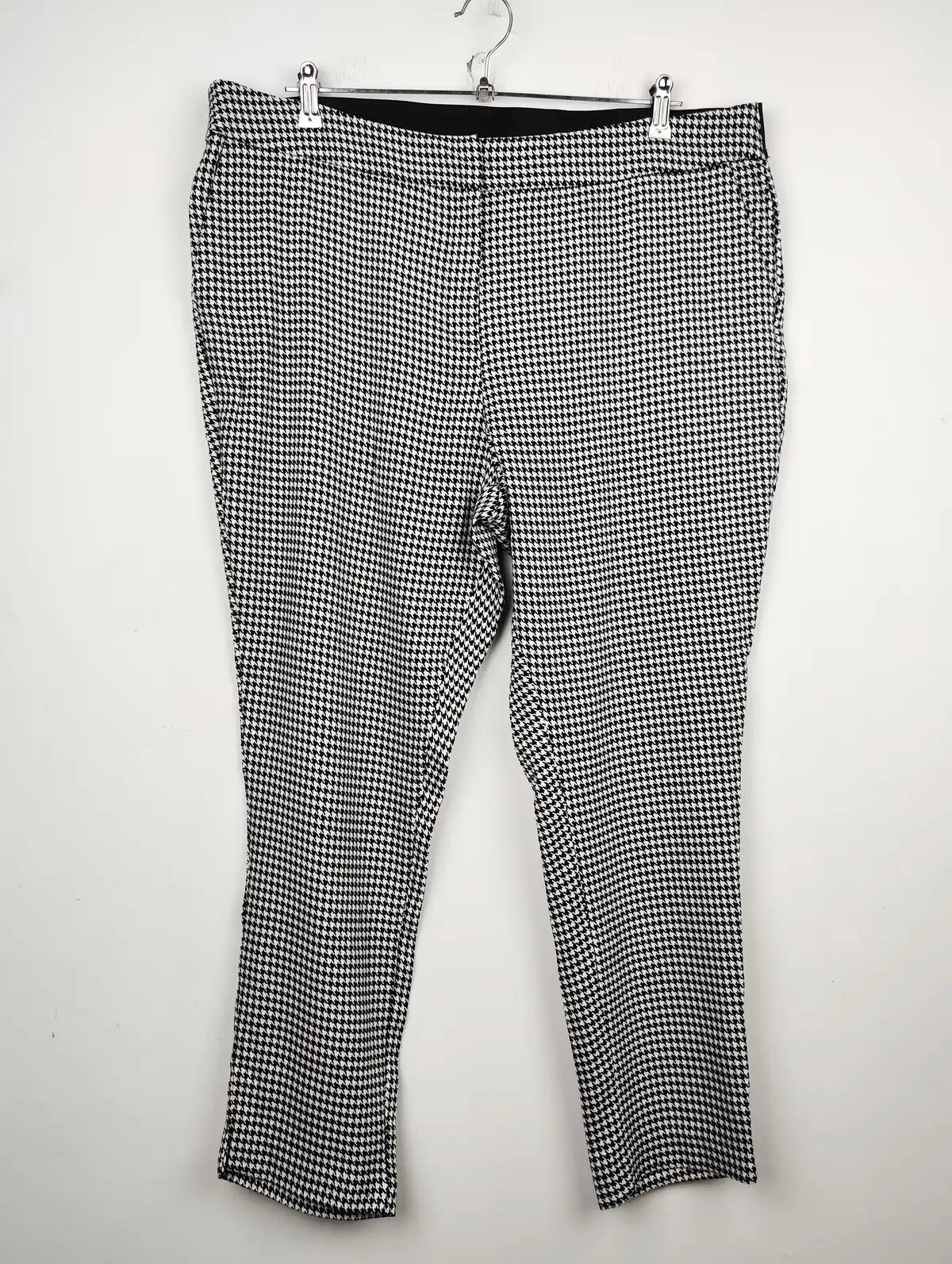 Buy online pre-used pre-loved 100% authentic & Original branded Nutmeg (TT-1672) available in Pakistan. Top international brands avilable.