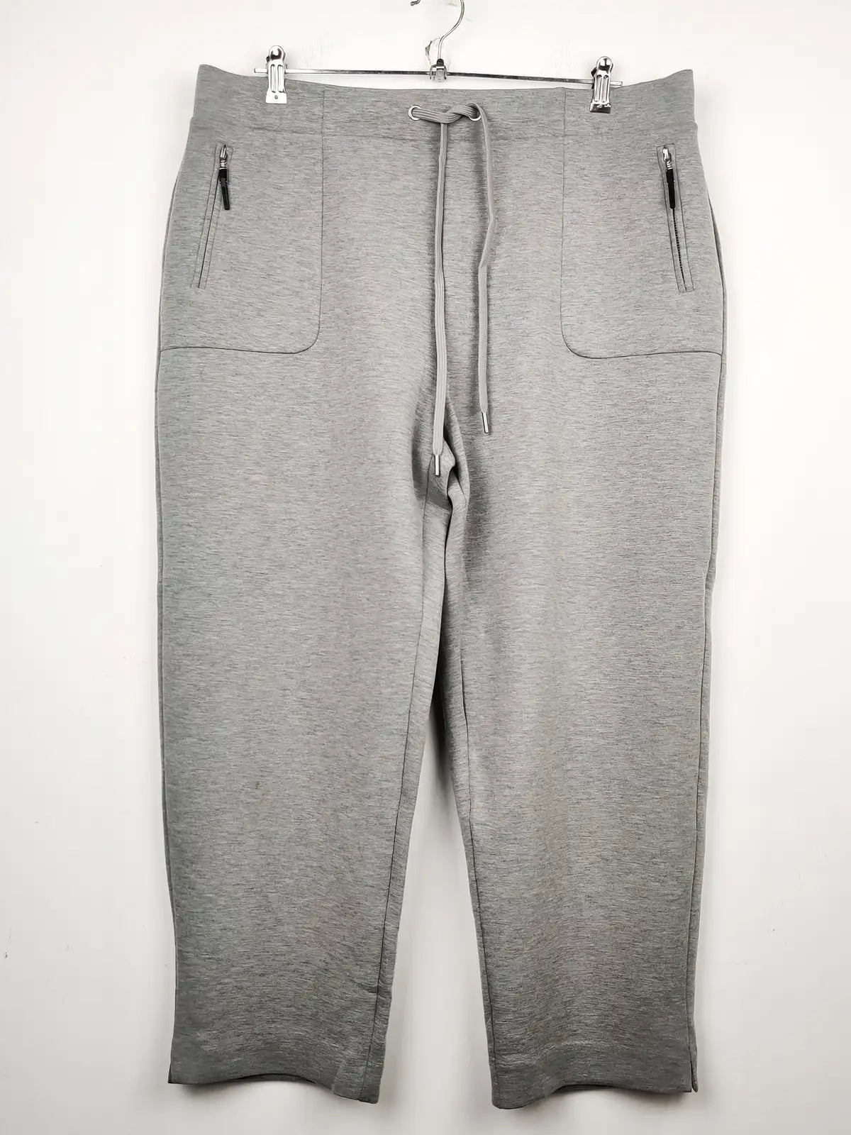 Buy online pre-used pre-loved 100% authentic & Original branded Autograph (TT-1677) available in Pakistan. Top international brands avilable.