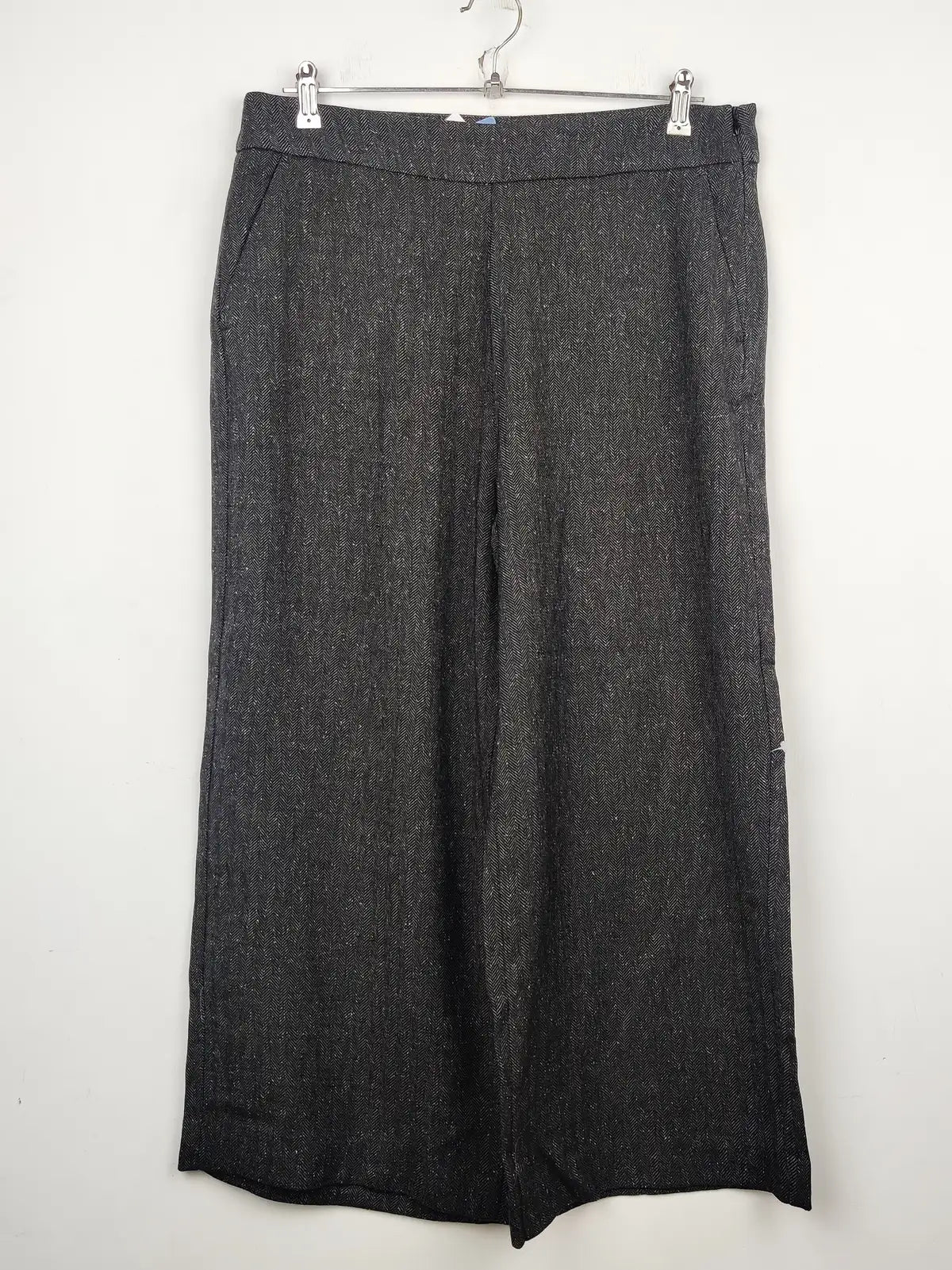 Buy online pre-used pre-loved 100% authentic & Original branded Marks & Spencer (TT-1678) available in Pakistan. Top international brands avilable.