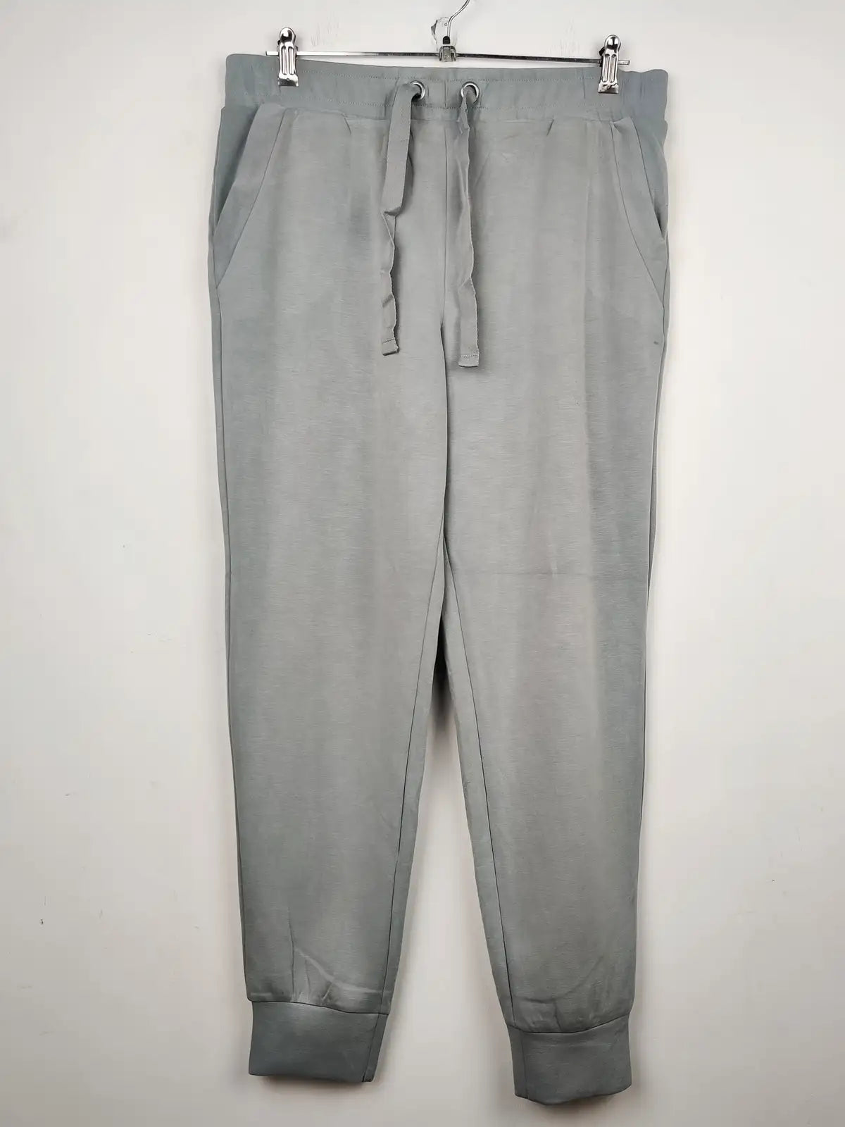 Buy online pre-used pre-loved 100% authentic & Original branded F&F (TT-1684) available in Pakistan. Top international brands avilable.