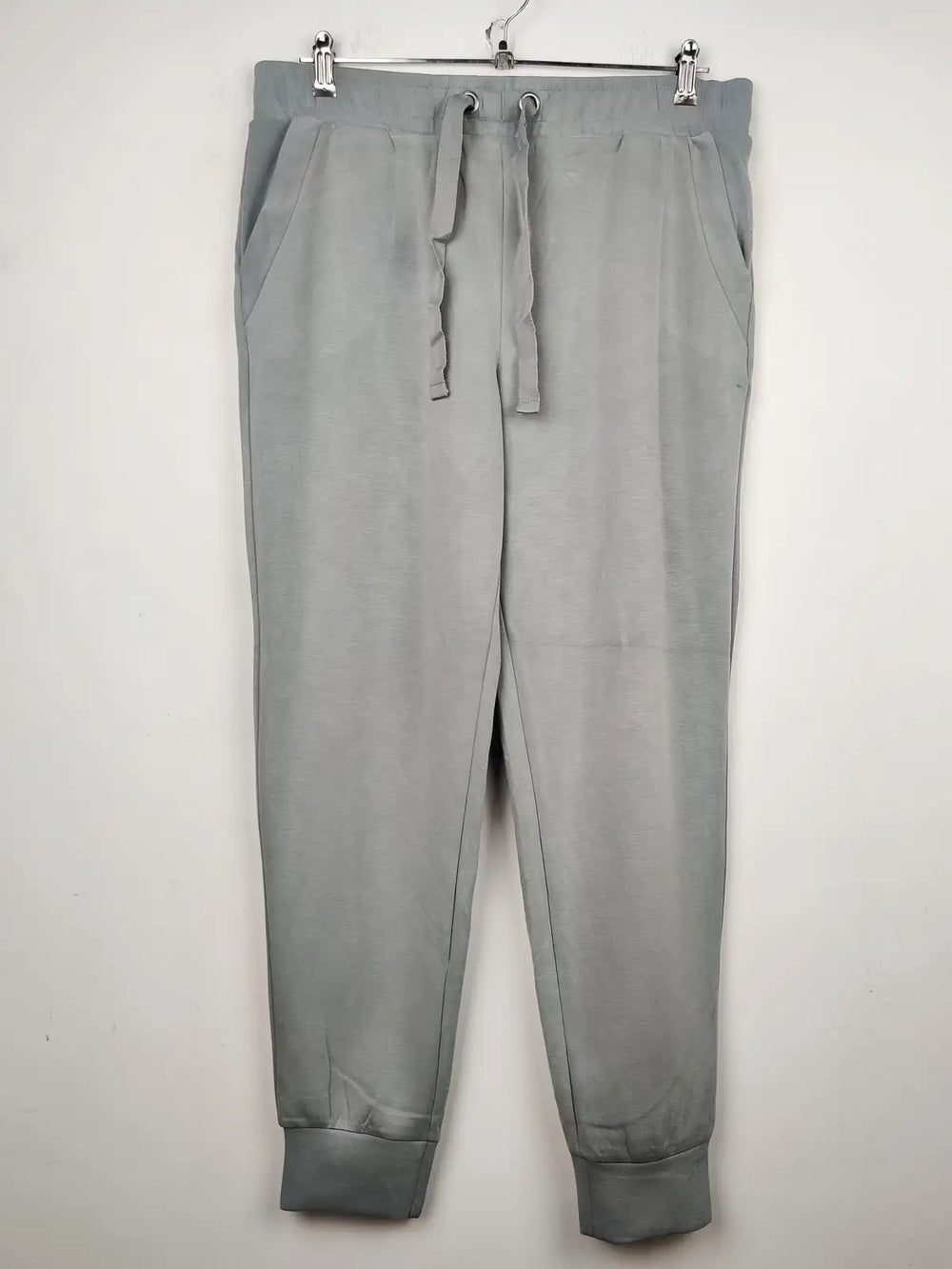 Buy online pre-used pre-loved 100% authentic & Original branded F&F (TT-1684) available in Pakistan. Top international brands avilable.