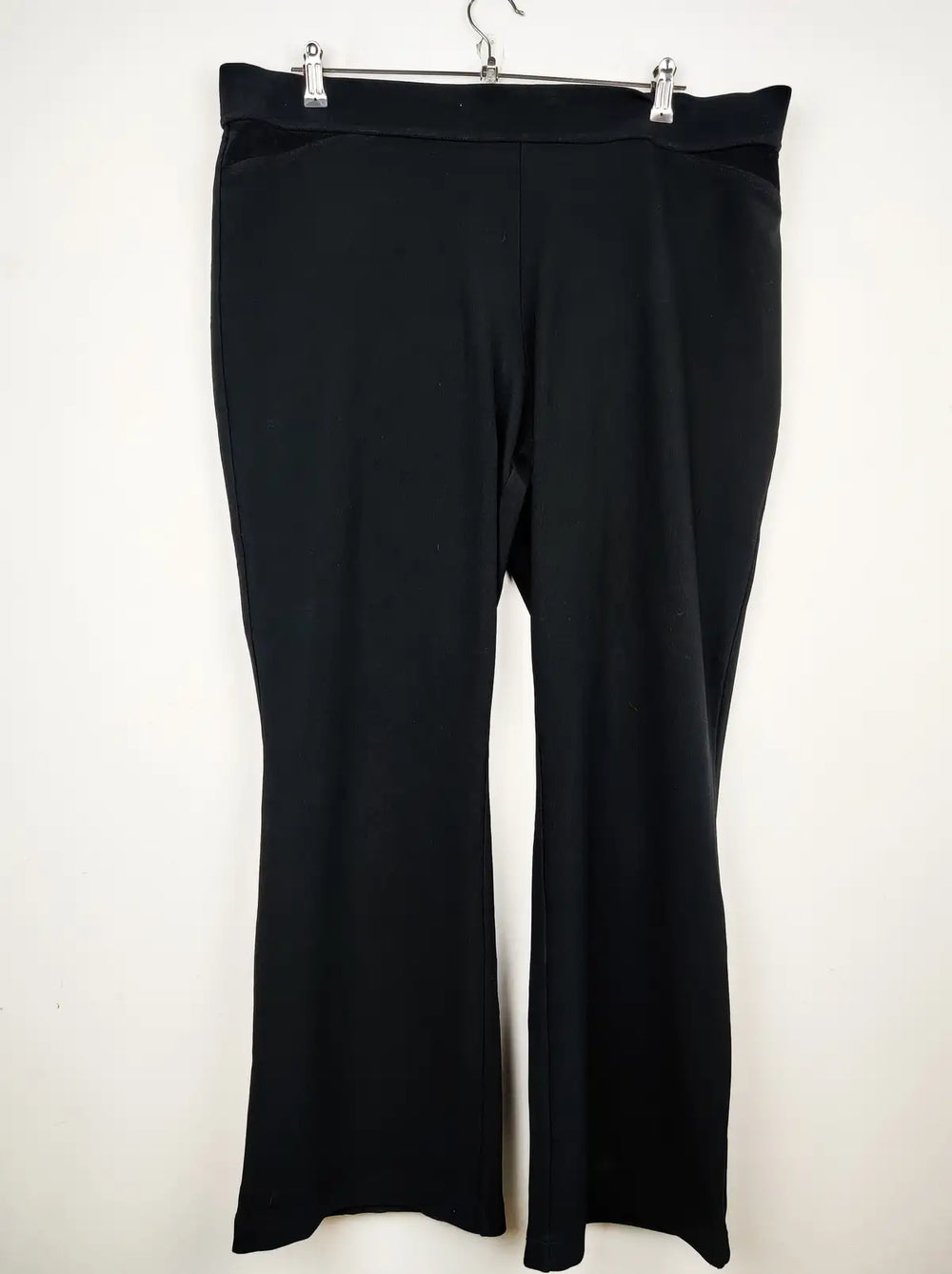 Buy online pre-used pre-loved 100% authentic & Original branded Marks & Spencer (TT-1692) available in Pakistan. Top international brands avilable.