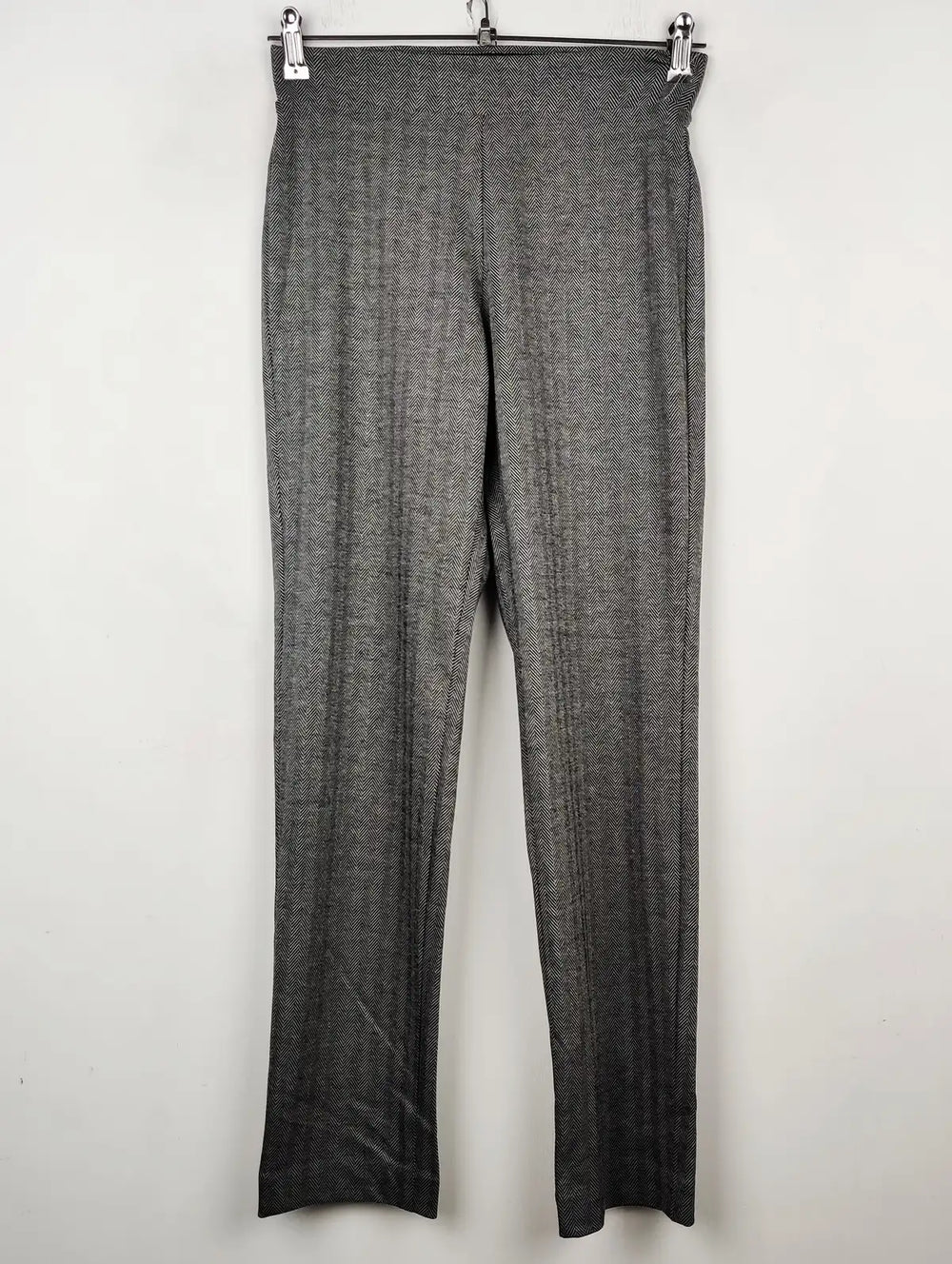 Buy online pre-used pre-loved 100% authentic & Original branded Unknown Brand (TT-1697) available in Pakistan. Top international brands avilable.