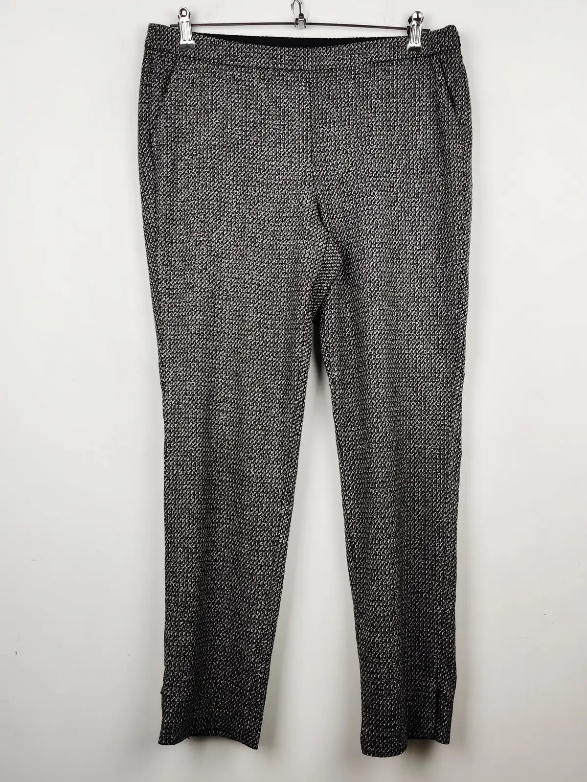 Buy online pre-used pre-loved 100% authentic & Original branded Tu (TT-1702) available in Pakistan. Top international brands avilable.