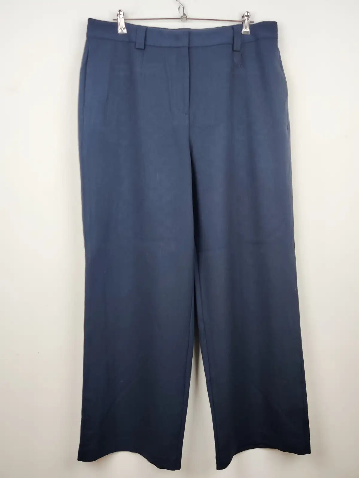 Buy online pre-used pre-loved 100% authentic & Original branded Marks & Spencer (TT-1719) available in Pakistan. Top international brands avilable.