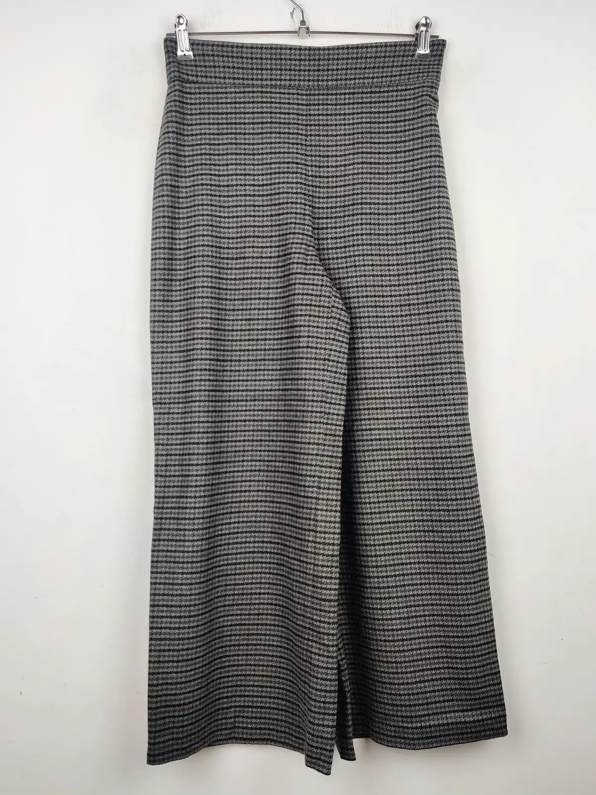 Buy online pre-used pre-loved 100% authentic & Original branded Zara (TT-1720) available in Pakistan. Top international brands avilable.