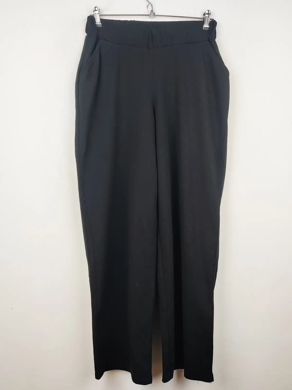 Buy online pre-used pre-loved 100% authentic & Original branded Peacocks (TT-1722) available in Pakistan. Top international brands avilable.