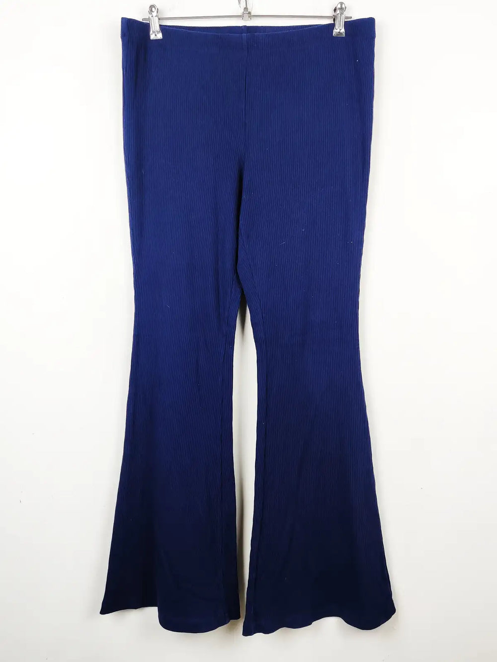 Buy online pre-used pre-loved 100% authentic & Original branded H&M (TT-1739) available in Pakistan. Top international brands avilable.