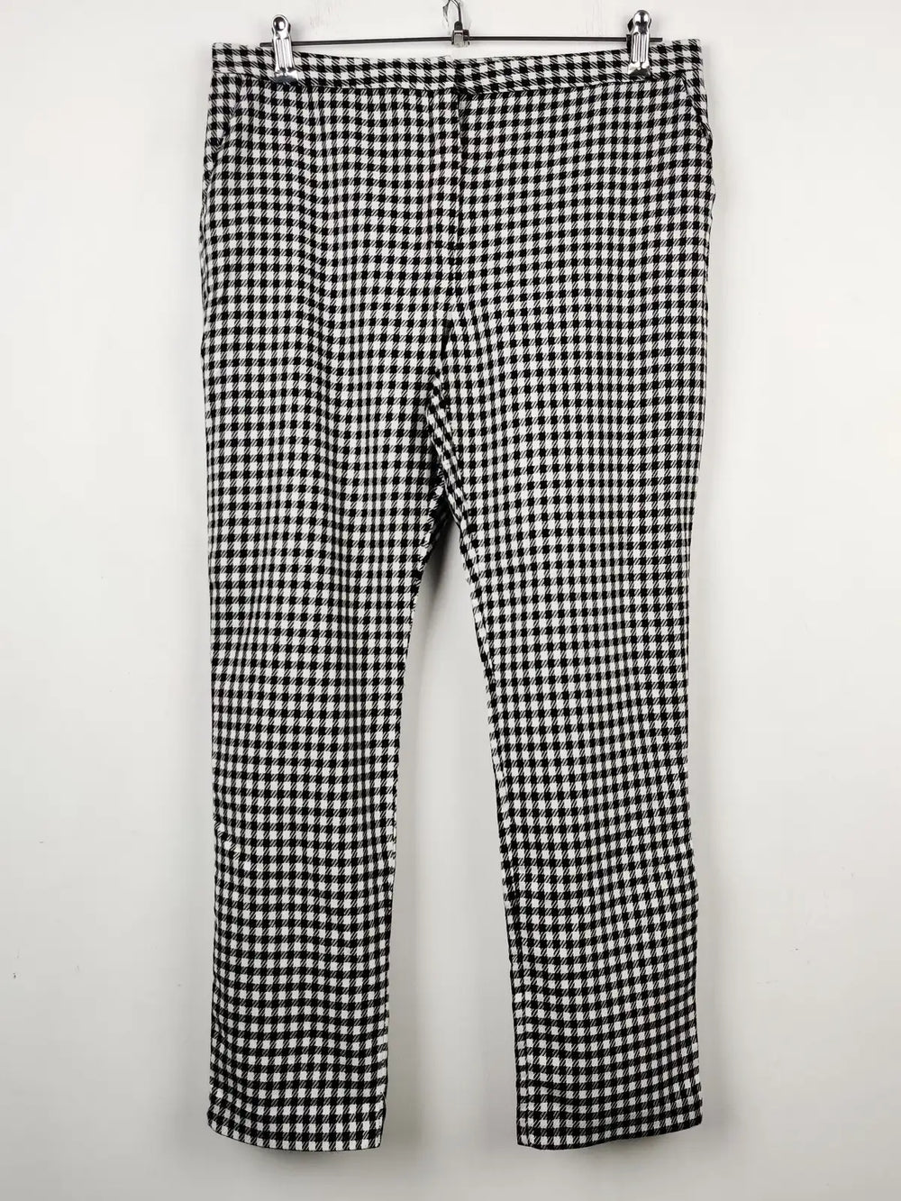 Buy online pre-used pre-loved 100% authentic & Original branded Atmosphere (TT-1757) available in Pakistan. Top international brands avilable.