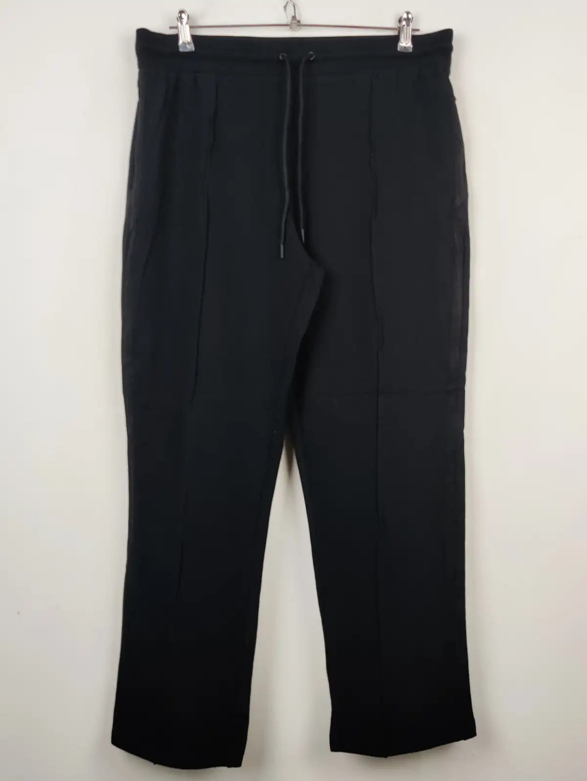 Buy online pre-used pre-loved 100% authentic & Original branded Unknown Brand (TT-1758) available in Pakistan. Top international brands avilable.