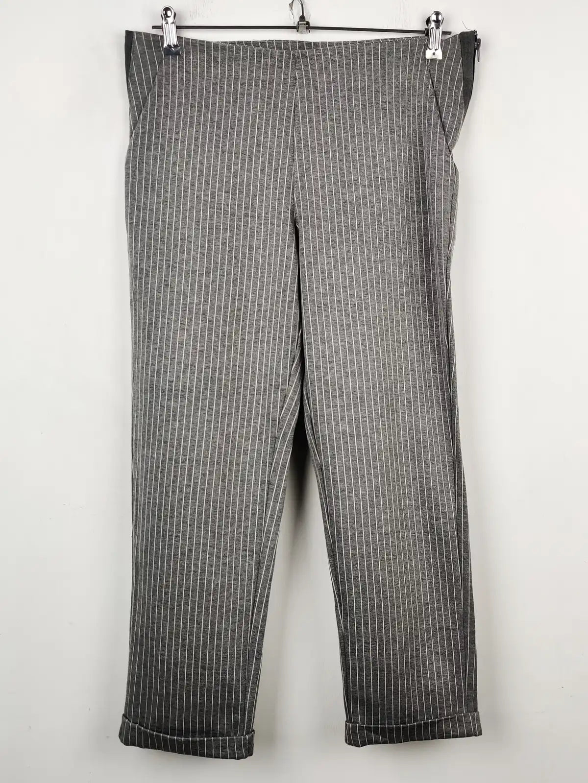 Buy online pre-used pre-loved 100% authentic & Original branded Unknown Brand (TT-1760) available in Pakistan. Top international brands avilable.