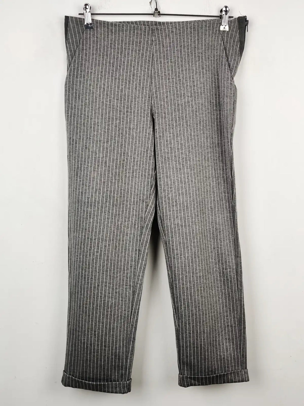 Buy online pre-used pre-loved 100% authentic & Original branded Unknown Brand (TT-1760) available in Pakistan. Top international brands avilable.