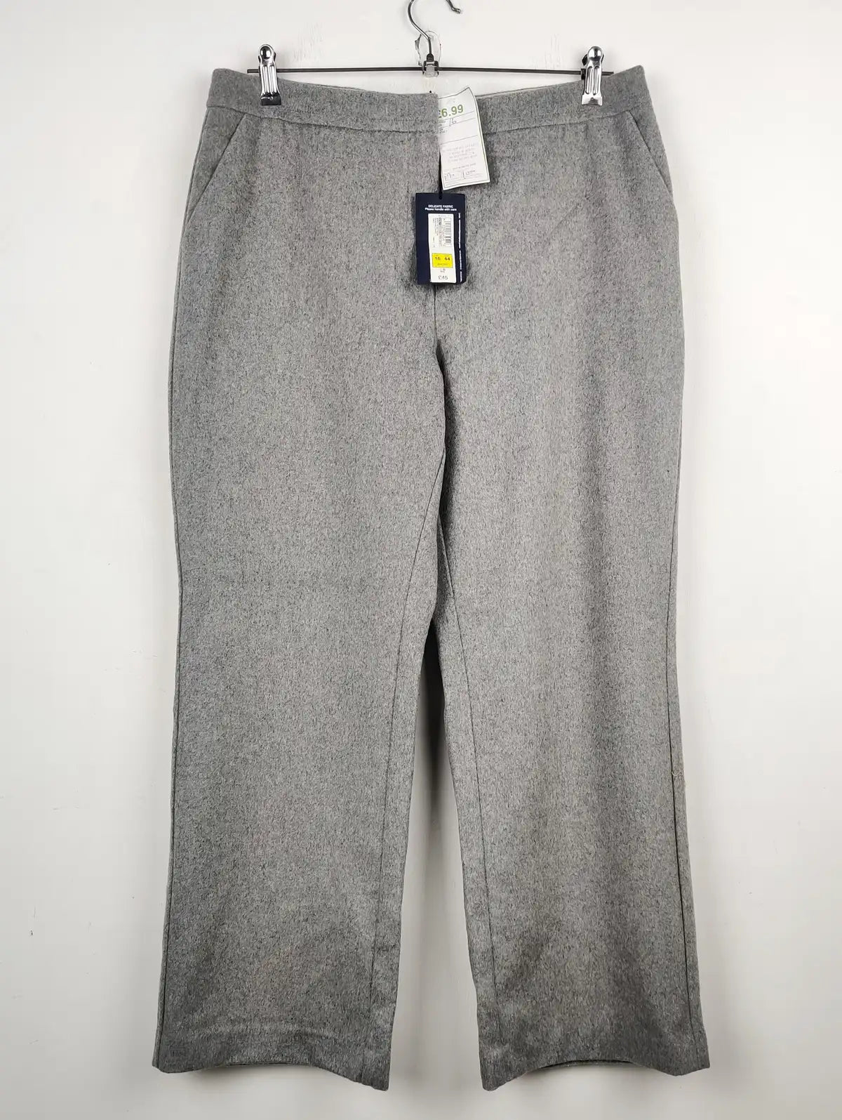 Buy online pre-used pre-loved 100% authentic & Original branded Marks & Spencer (TT-1796) available in Pakistan. Top international brands avilable.