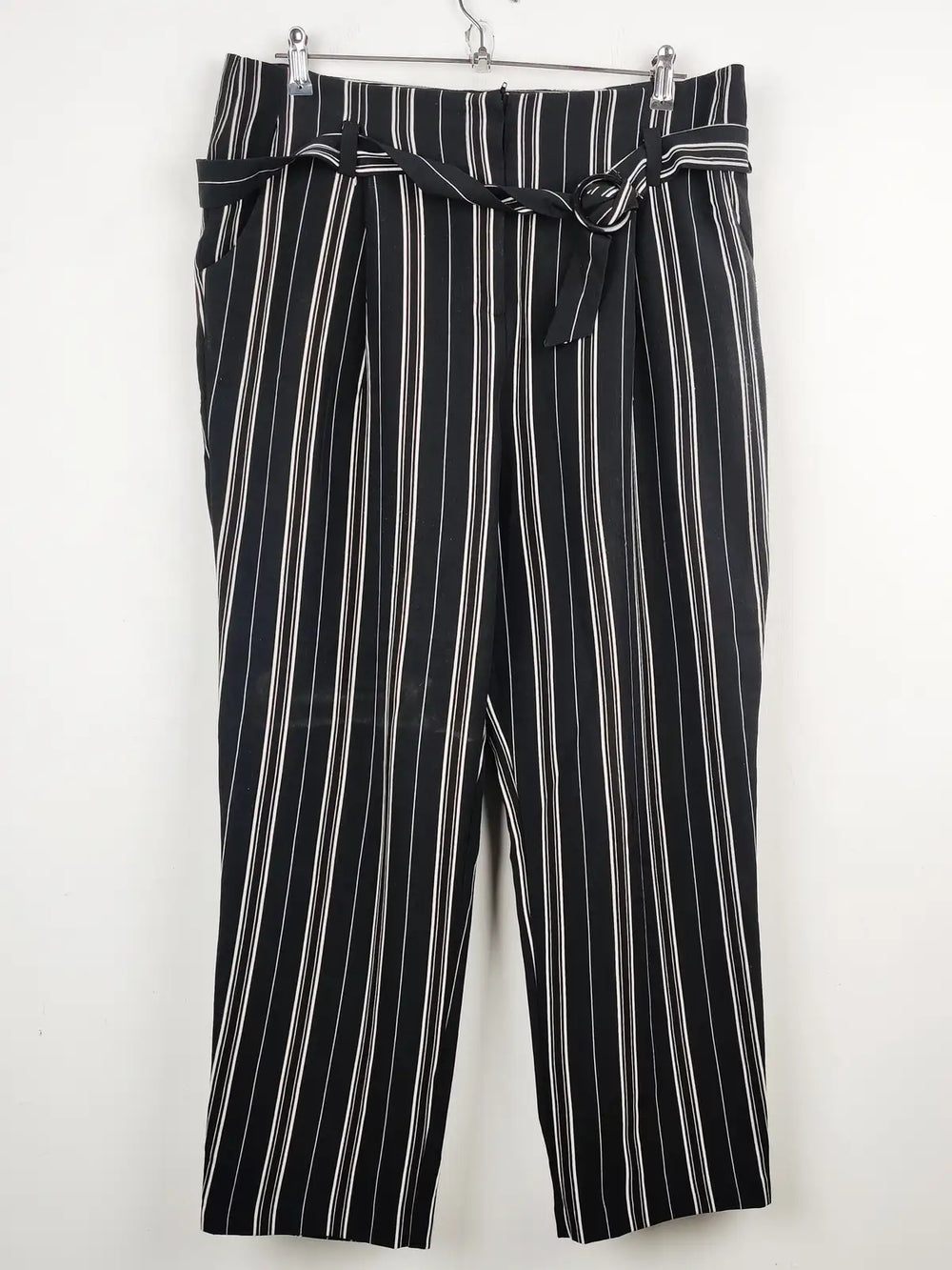 Buy online pre-used pre-loved 100% authentic & Original branded New Look (TT-1797) available in Pakistan. Top international brands avilable.