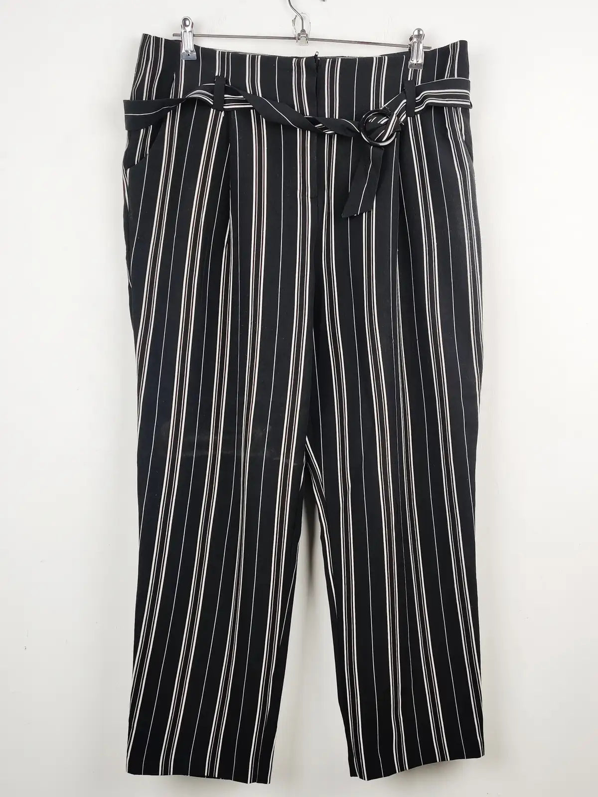 Buy online pre-used pre-loved 100% authentic & Original branded New Look (TT-1797) available in Pakistan. Top international brands avilable.