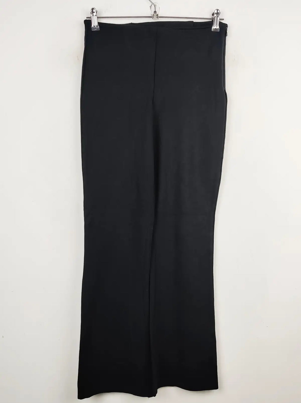 Buy online pre-used pre-loved 100% authentic & Original branded Fabletics (TT-1804) available in Pakistan. Top international brands avilable.