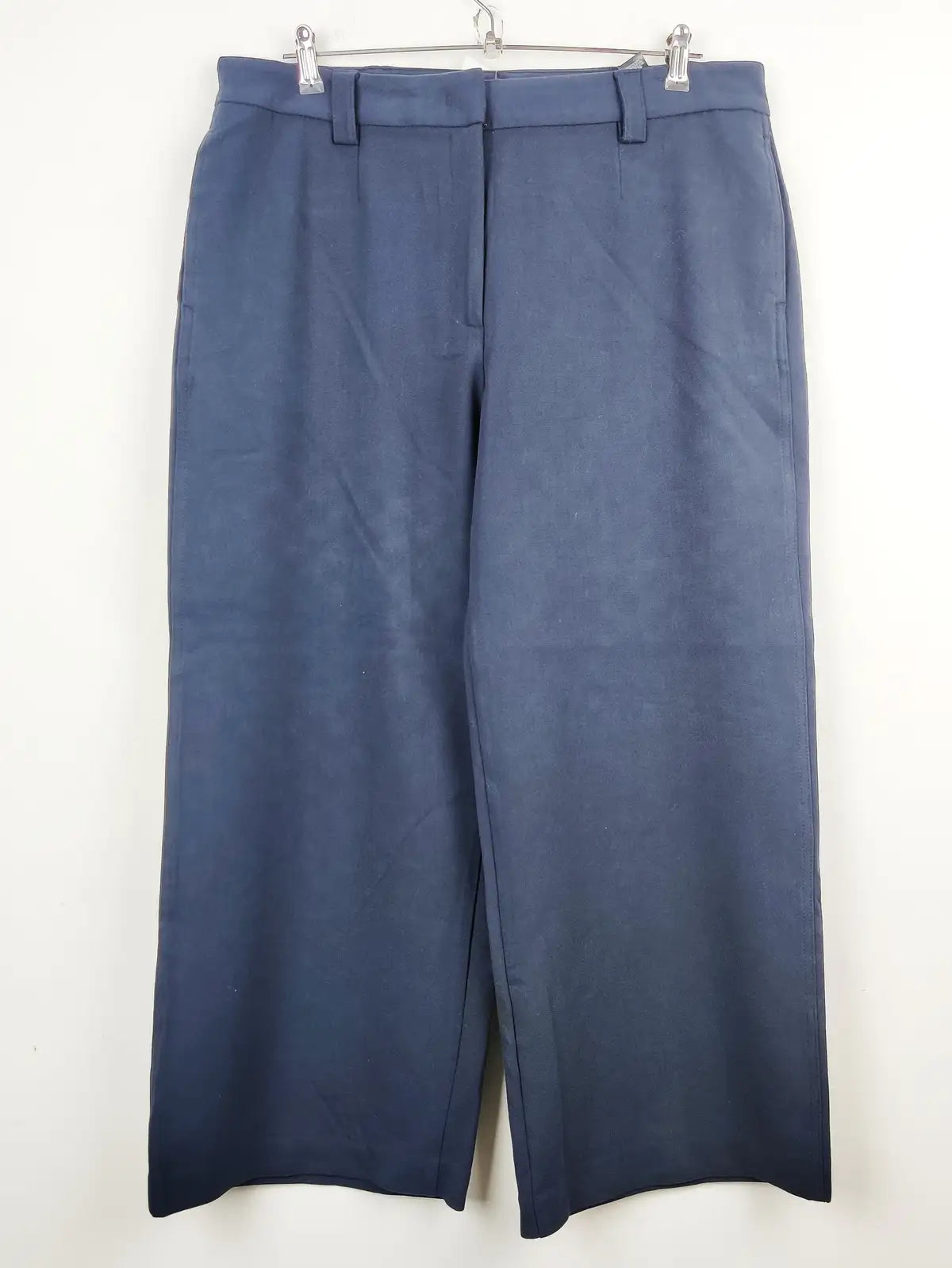 Buy online pre-used pre-loved 100% authentic & Original branded Marks & Spencer (TT-1807) available in Pakistan. Top international brands avilable.