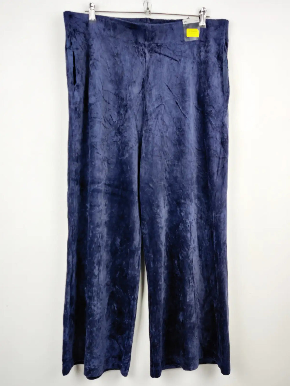 Buy online pre-used pre-loved 100% authentic & Original branded Marks & Spencer (TT-1809) available in Pakistan. Top international brands avilable.
