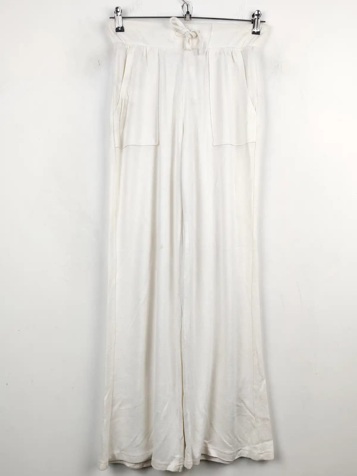 Buy online pre-used pre-loved 100% authentic & Original branded The Lounge Edit (TT-1812) available in Pakistan. Top international brands avilable.