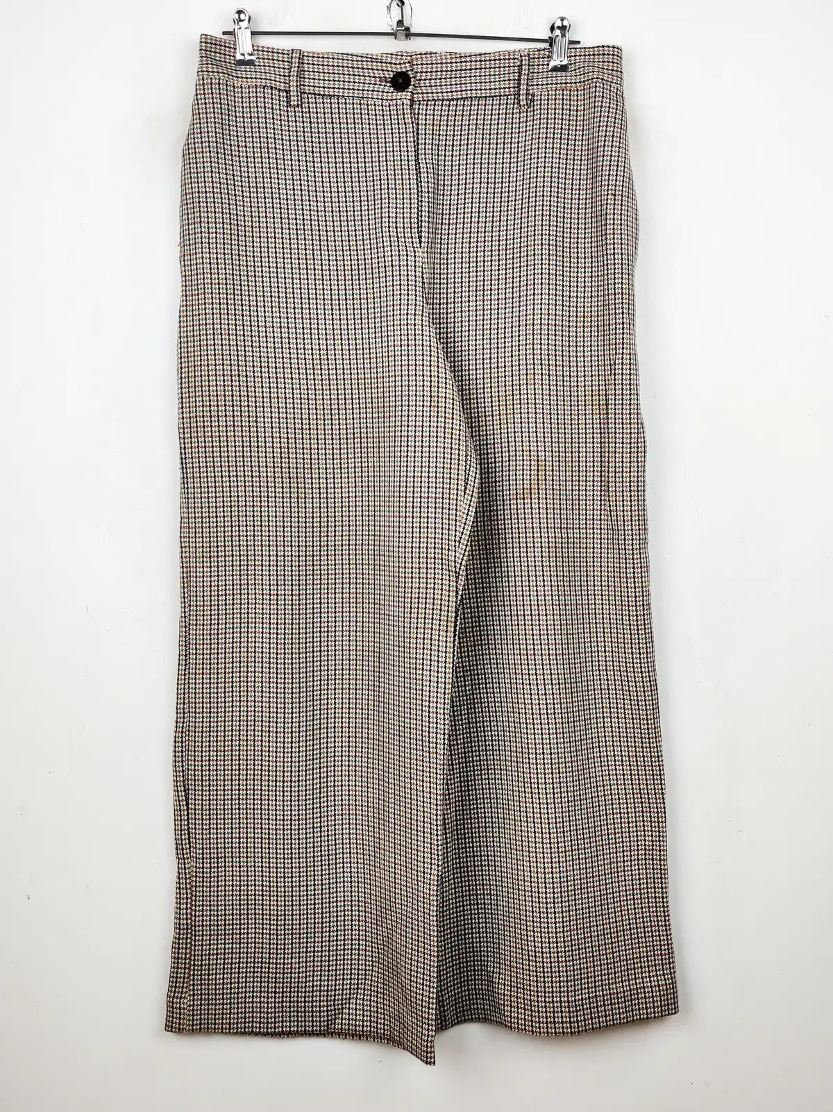 Buy online pre-used pre-loved 100% authentic & Original branded Marks & Spencer (TT-1821) available in Pakistan. Top international brands avilable.