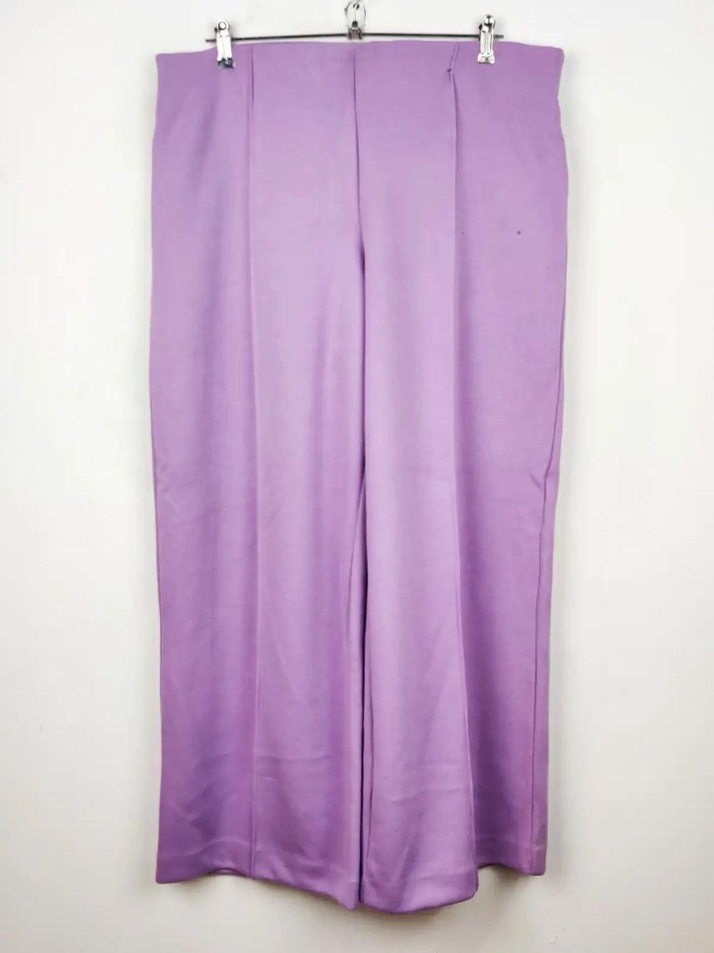 Buy online pre-used pre-loved 100% authentic & Original branded Marks & Spencer (TT-1833) available in Pakistan. Top international brands avilable.