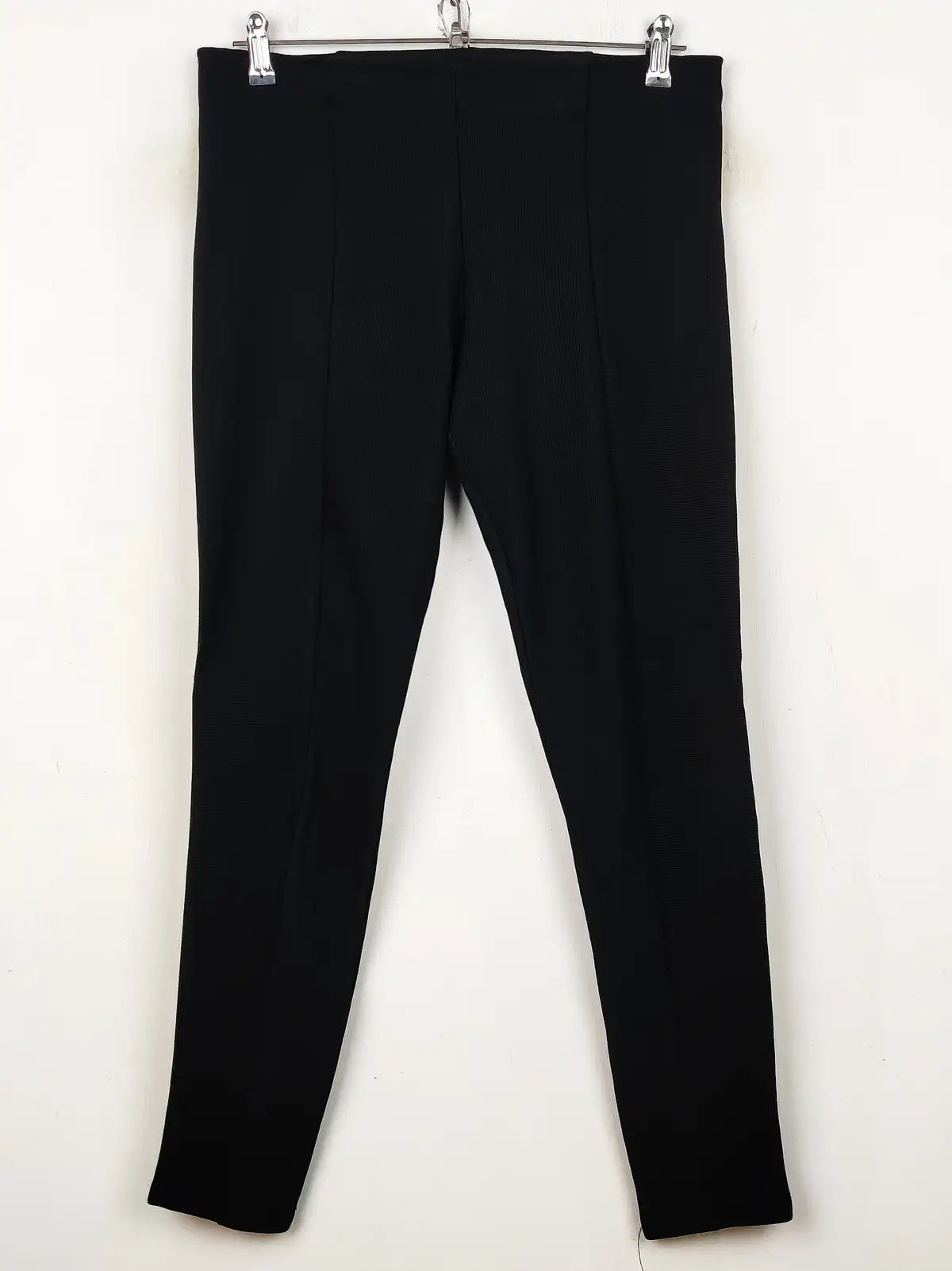 Buy online pre-used pre-loved 100% authentic & Original branded Marks & Spencer (TT-1842) available in Pakistan. Top international brands avilable.