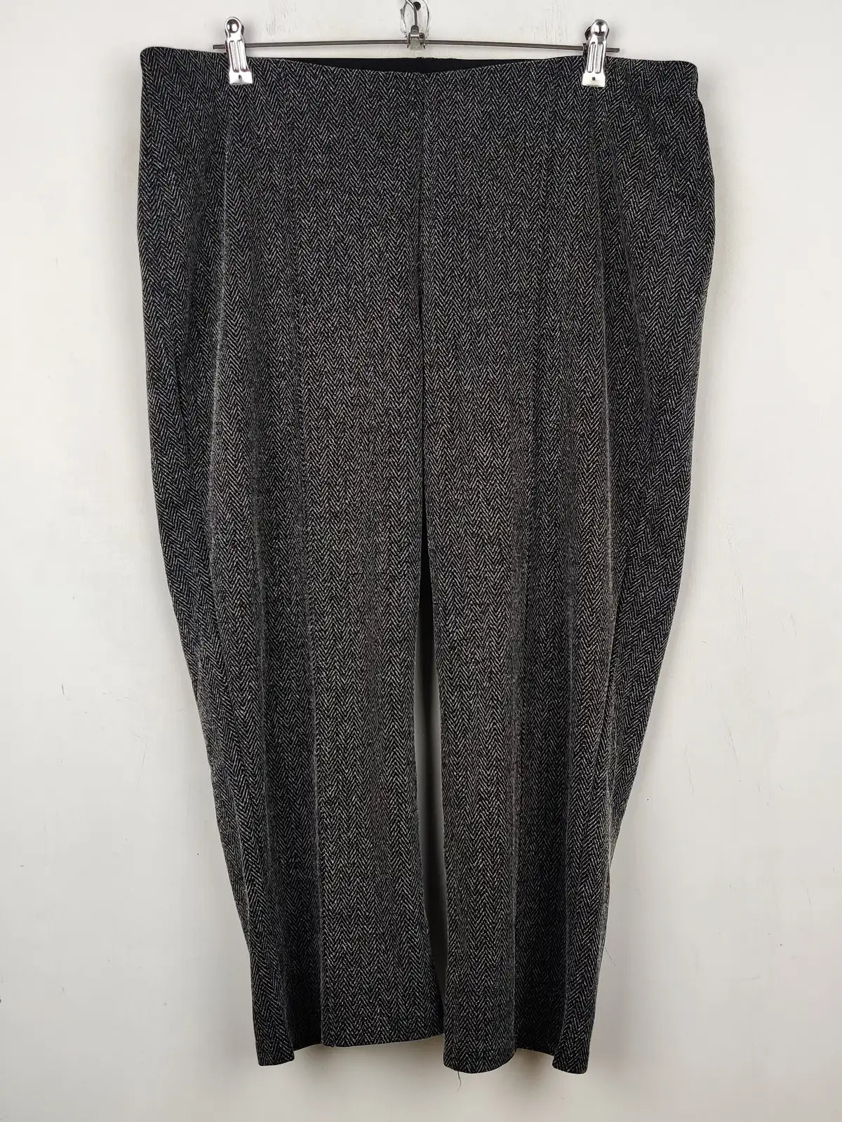 Buy online pre-used pre-loved 100% authentic & Original branded Unknown Brand (TT-1850) available in Pakistan. Top international brands avilable.