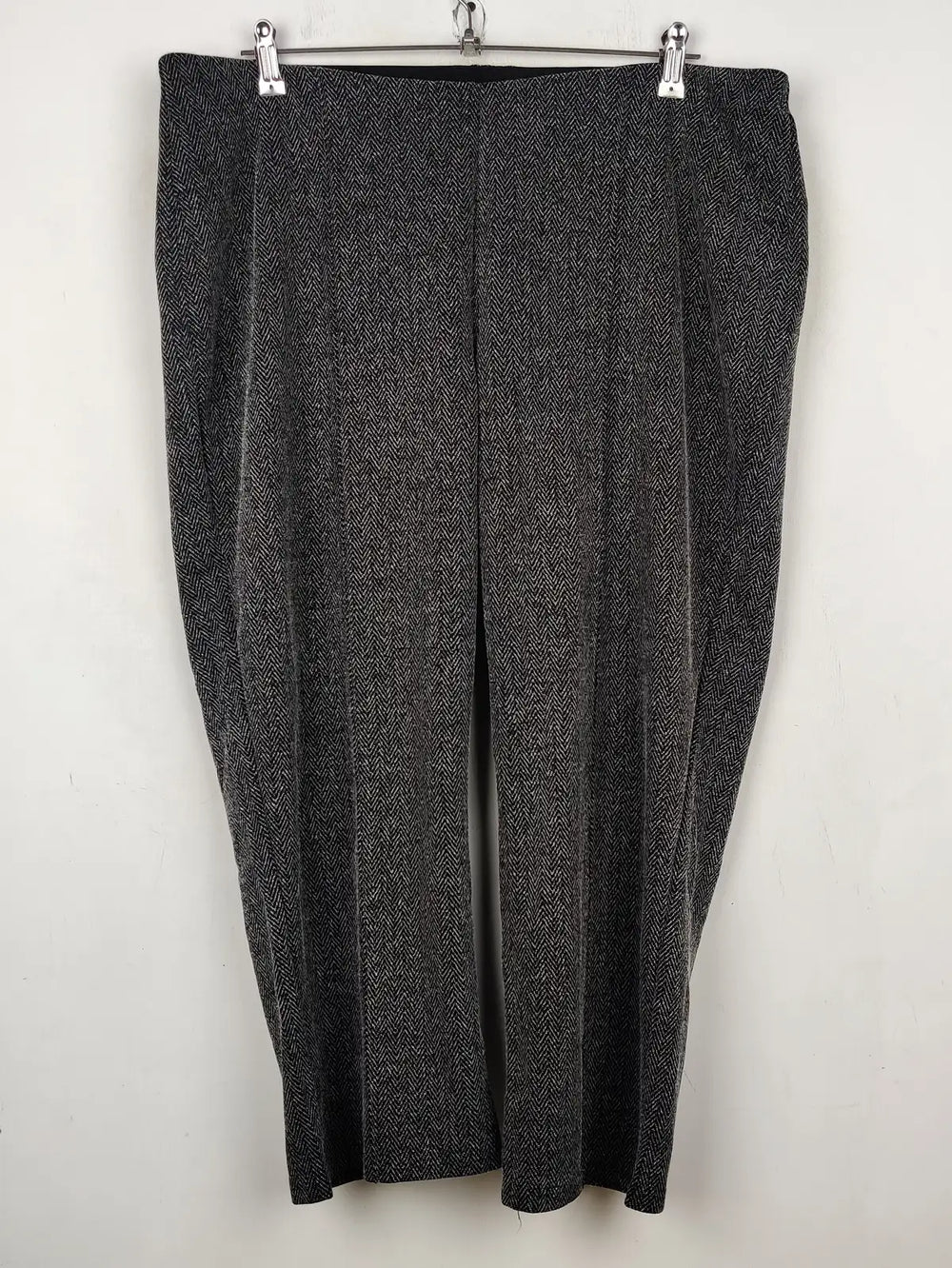 Buy online pre-used pre-loved 100% authentic & Original branded Unknown Brand (TT-1850) available in Pakistan. Top international brands avilable.