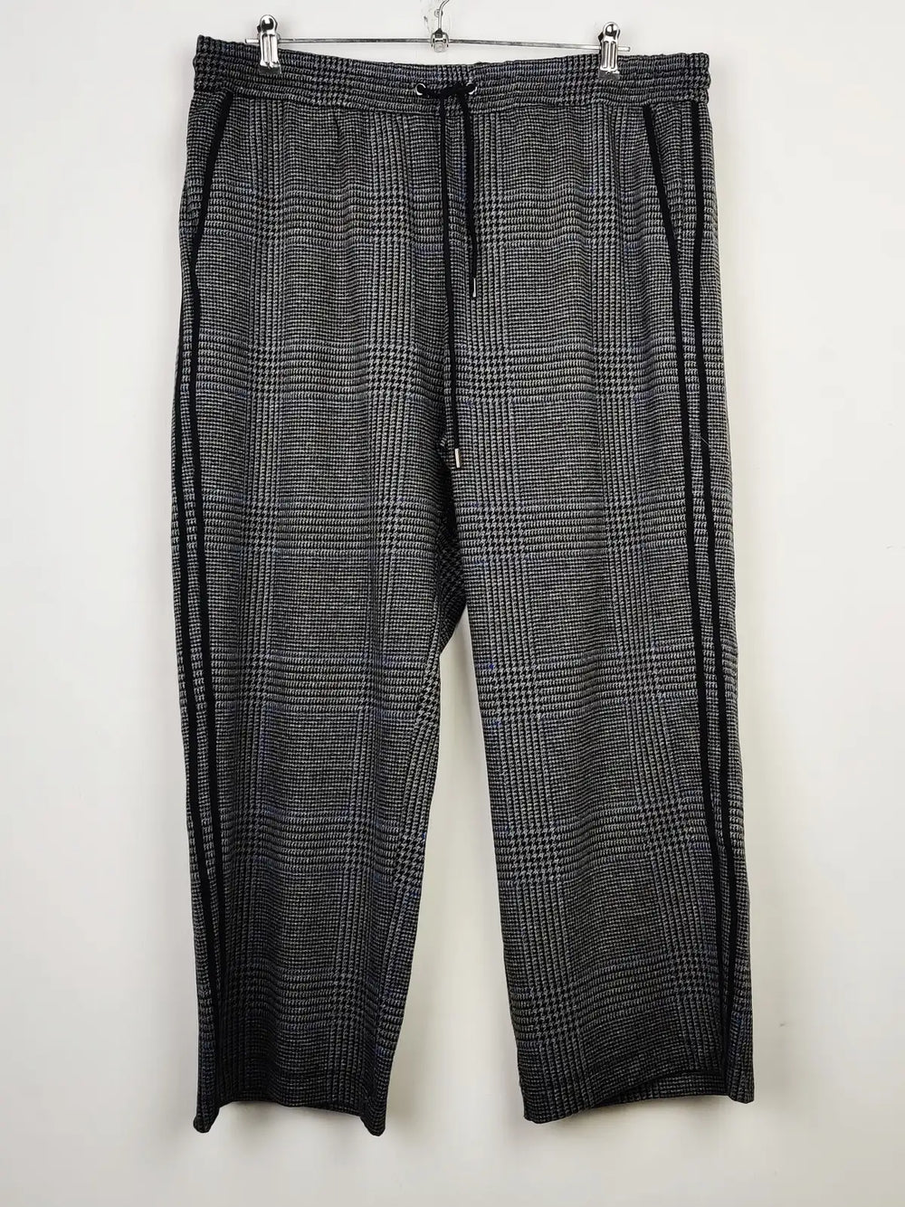 Buy online pre-used pre-loved 100% authentic & Original branded Marks & Spencer (TT-1915) available in Pakistan. Top international brands avilable.