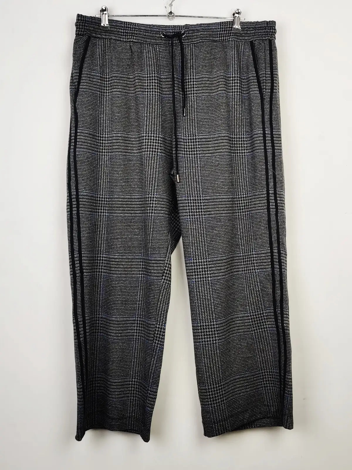 Buy online pre-used pre-loved 100% authentic & Original branded Marks & Spencer (TT-1915) available in Pakistan. Top international brands avilable.