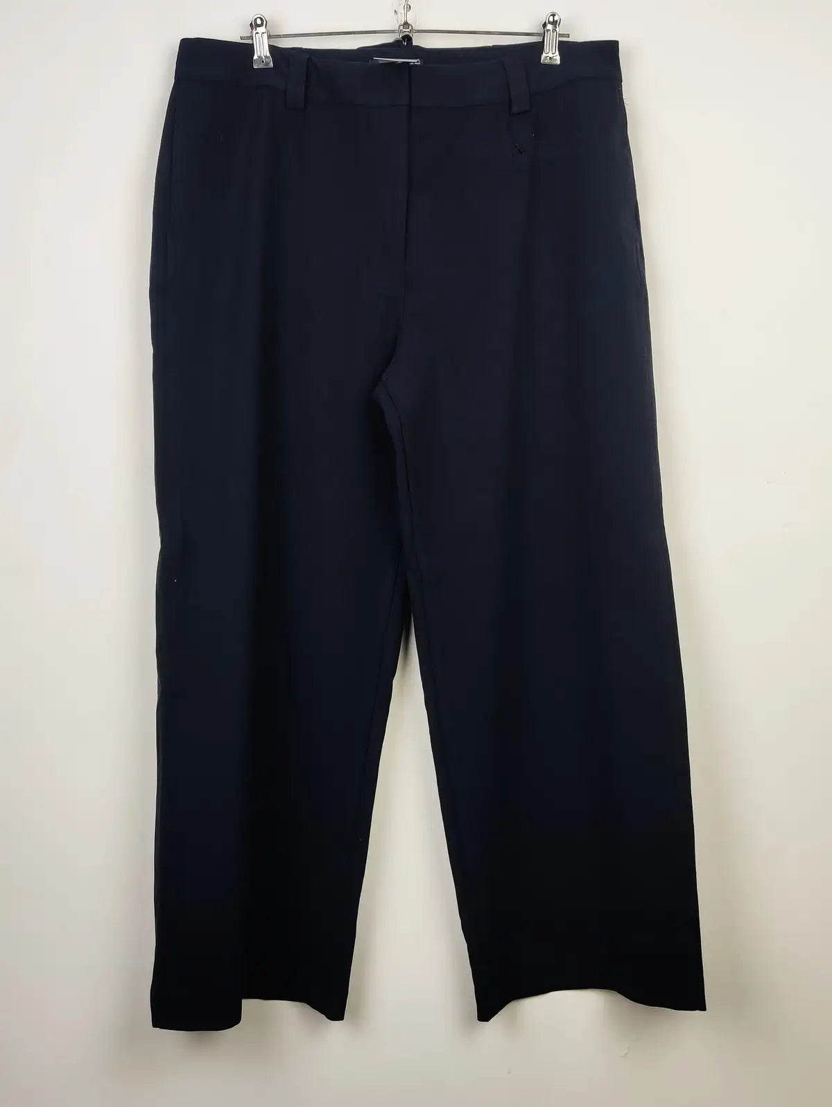Buy online pre-used pre-loved 100% authentic & Original branded Marks & Spencer (TT-1932) available in Pakistan. Top international brands avilable.