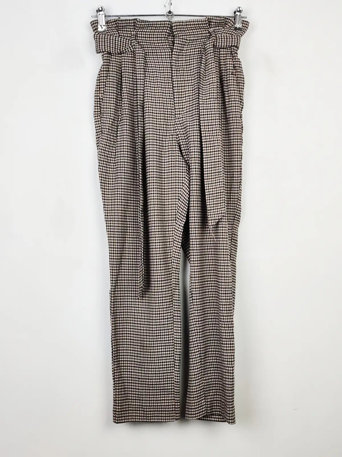 Buy online pre-used pre-loved 100% authentic & Original branded H&M (TT-1970) available in Pakistan. Top international brands avilable.