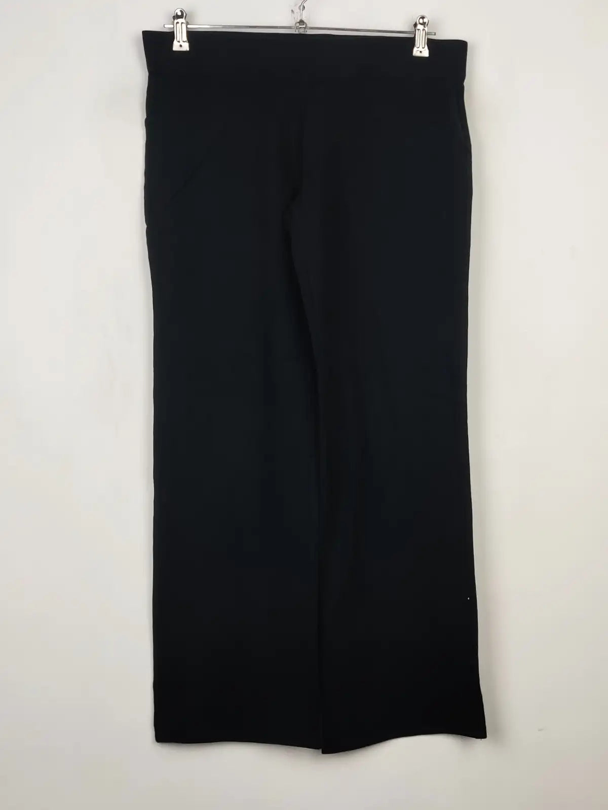 Buy online pre-used pre-loved 100% authentic & Original branded Unknown Brand (TT-1982) available in Pakistan. Top international brands avilable.