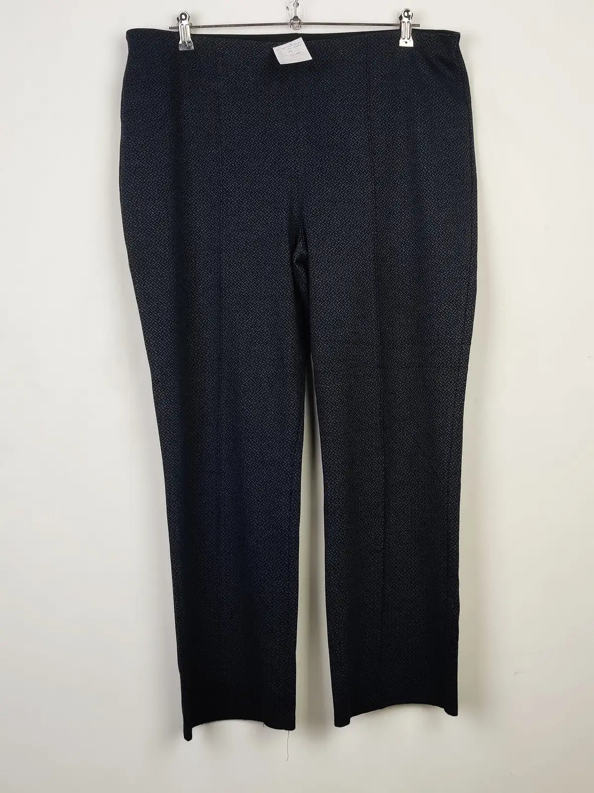 Buy online pre-used pre-loved 100% authentic & Original branded Bonmarche (TT-1997) available in Pakistan. Top international brands avilable.
