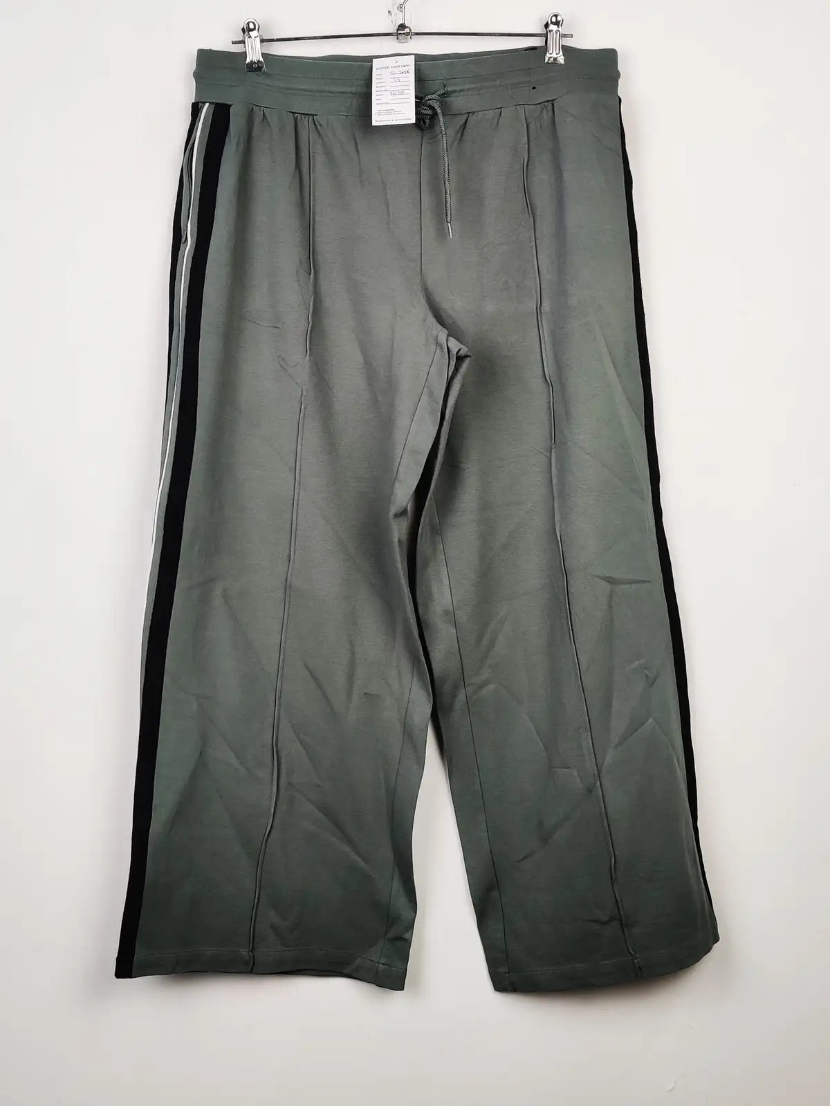 Buy online pre-used pre-loved 100% authentic & Original branded Marks & Spencer (TT-2025) available in Pakistan. Top international brands avilable.