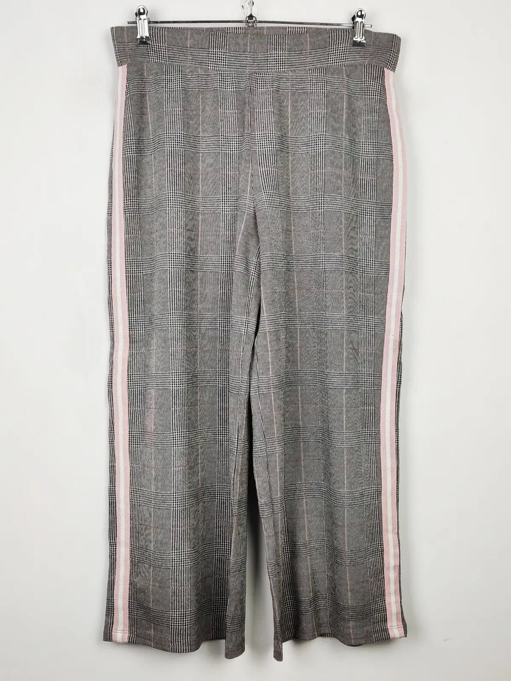 Buy online pre-used pre-loved 100% authentic & Original branded Marks & Spencer (TT-2044) available in Pakistan. Top international brands avilable.