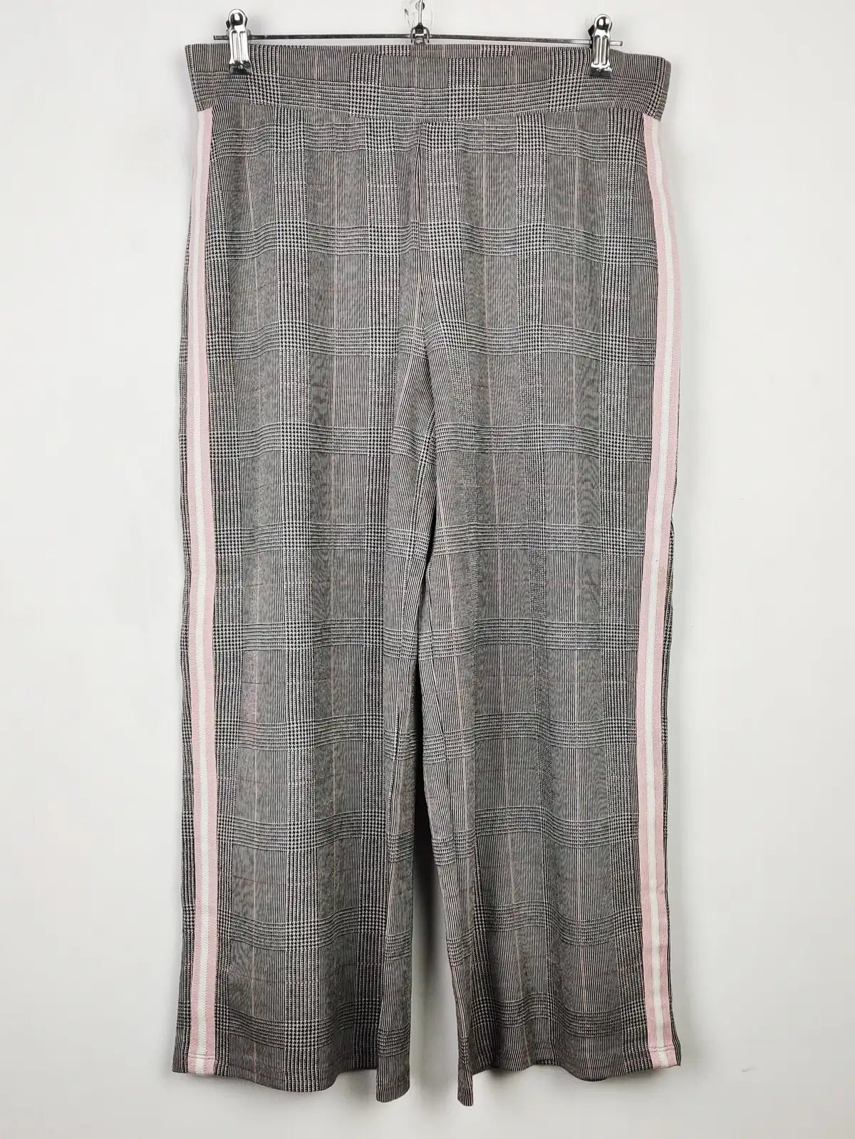 Buy online pre-used pre-loved 100% authentic & Original branded Marks & Spencer (TT-2044) available in Pakistan. Top international brands avilable.