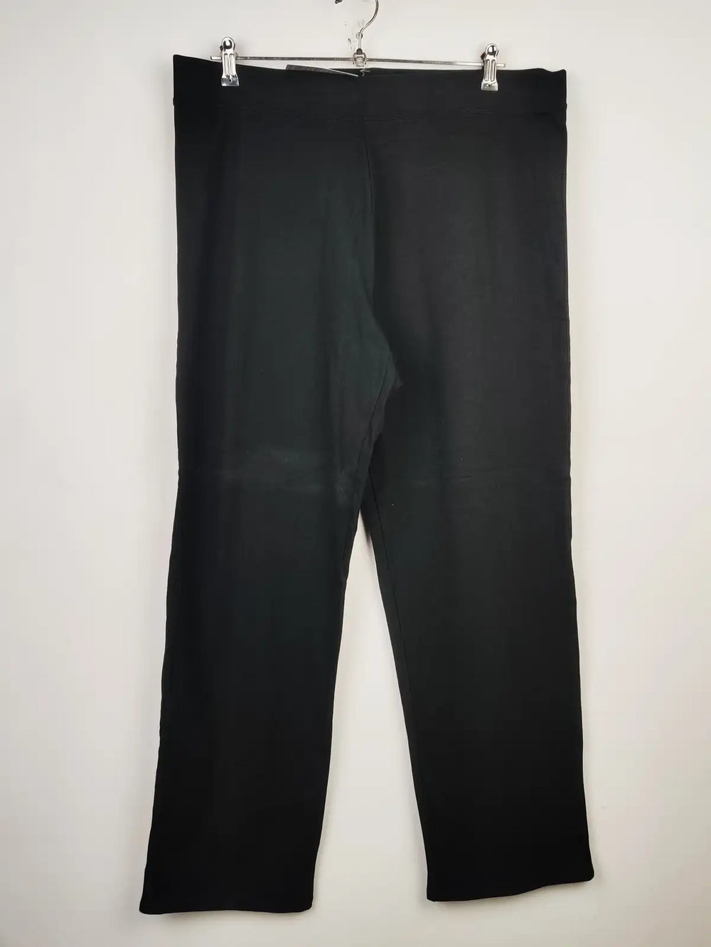 Buy online pre-used pre-loved 100% authentic & Original branded Unknown Brand (TT-2062) available in Pakistan. Top international brands avilable.