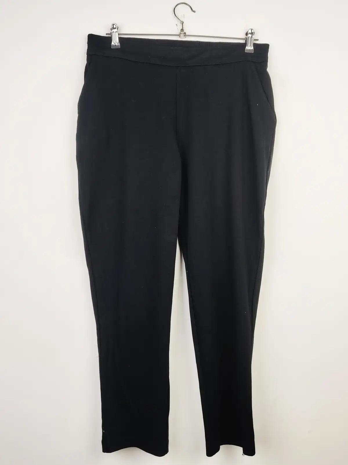 Buy online pre-used pre-loved 100% authentic & Original branded Unknown Brand (TT-2066) available in Pakistan. Top international brands avilable.