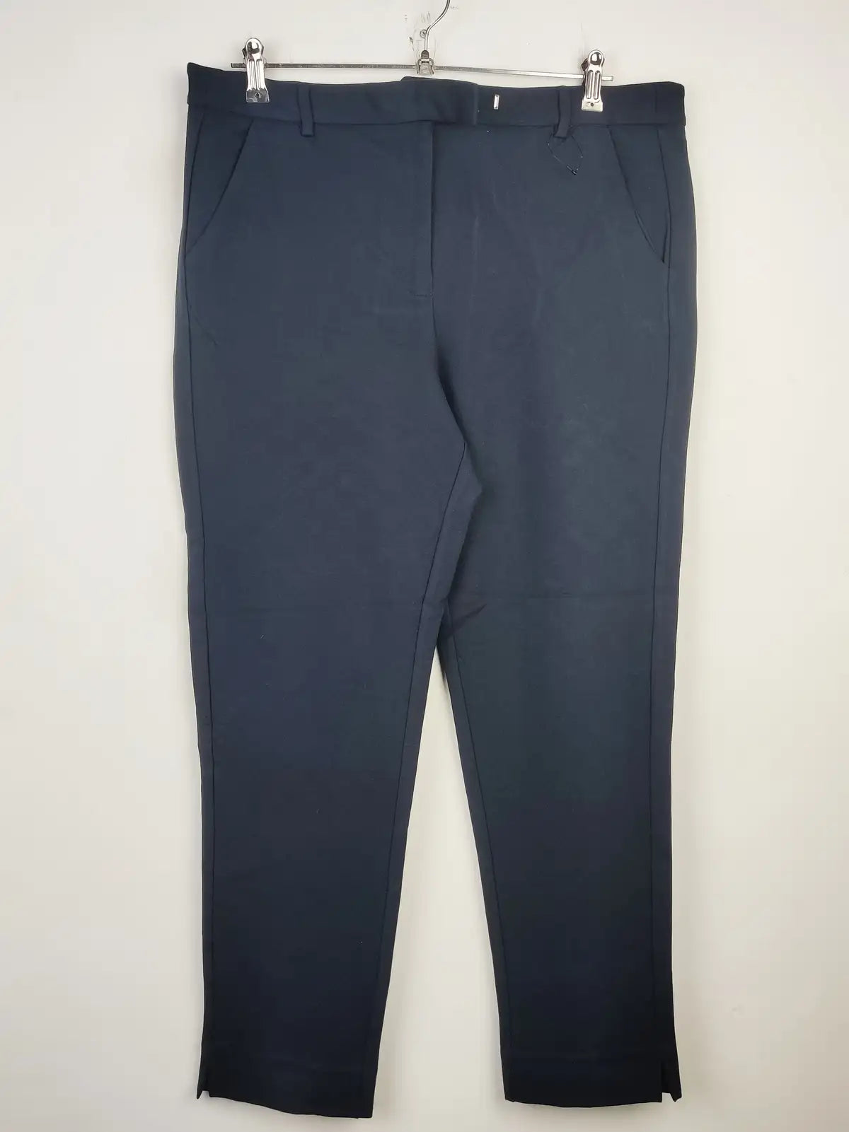 Buy online pre-used pre-loved 100% authentic & Original branded Marks & Spencer (TT-2137) available in Pakistan. Top international brands avilable.