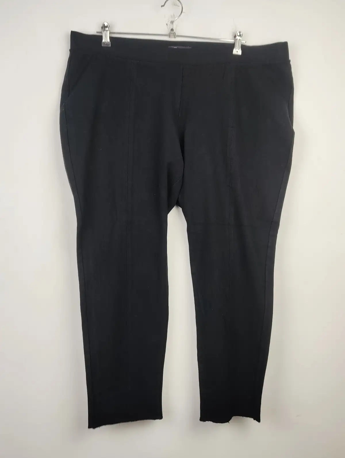 Buy online pre-used pre-loved 100% authentic & Original branded Marks & Spencer (TT-2165) available in Pakistan. Top international brands avilable.