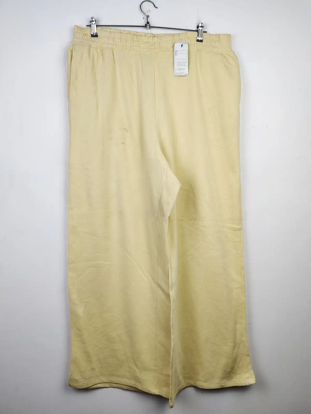 Buy online pre-used pre-loved 100% authentic & Original branded H&M (TT-2191) available in Pakistan. Top international brands avilable.