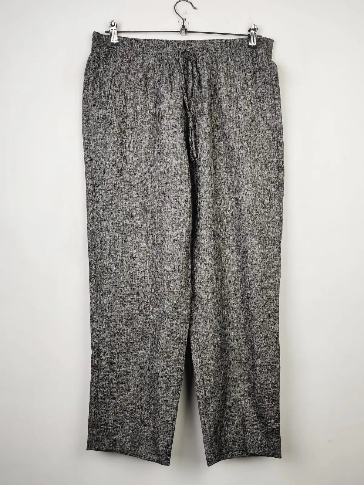 Buy online pre-used pre-loved 100% authentic & Original branded Primark (TT-2210) available in Pakistan. Top international brands avilable.