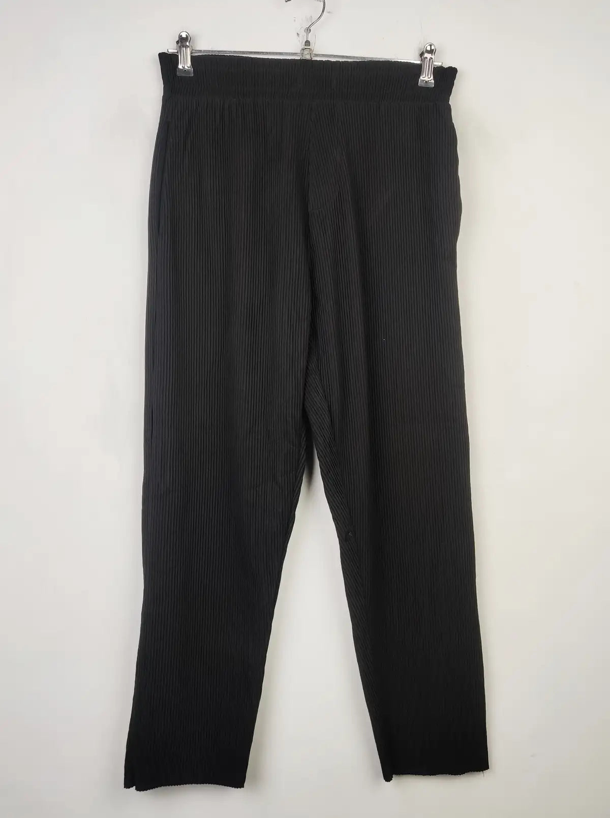 Buy online pre-used pre-loved 100% authentic & Original branded Zara (TT-2233) available in Pakistan. Top international brands avilable.