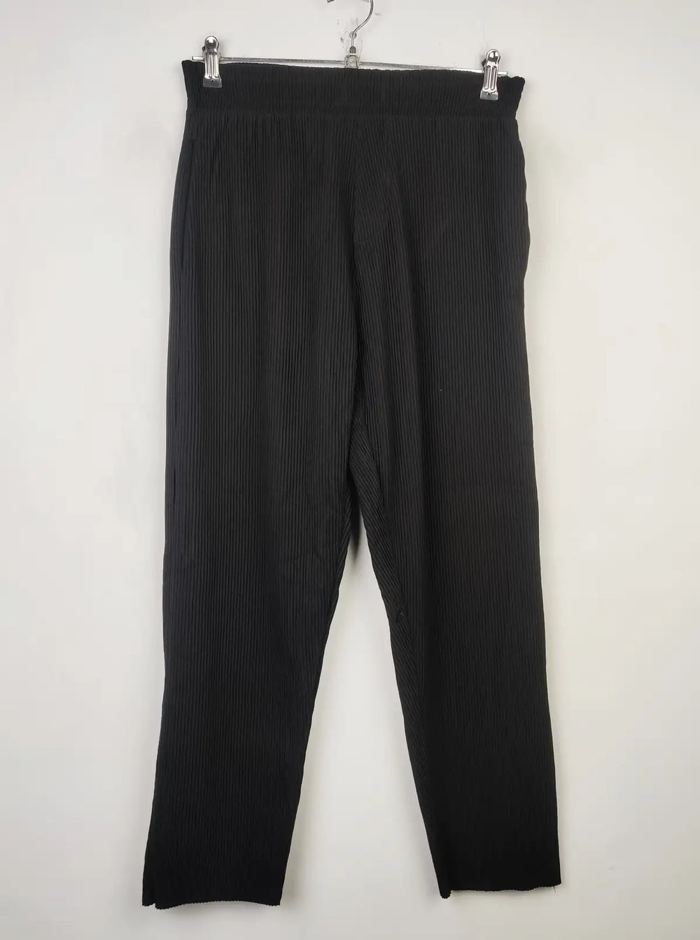 Buy online pre-used pre-loved 100% authentic & Original branded Zara (TT-2233) available in Pakistan. Top international brands avilable.