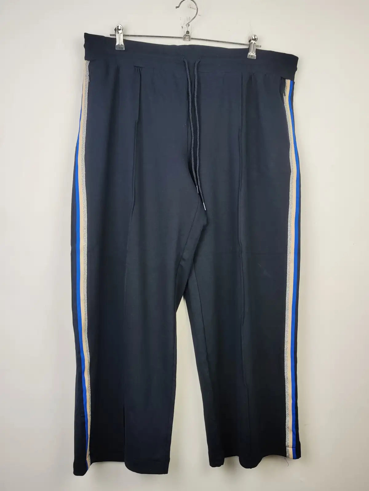 Buy online pre-used pre-loved 100% authentic & Original branded Marks & Spencer (TT-2243) available in Pakistan. Top international brands avilable.