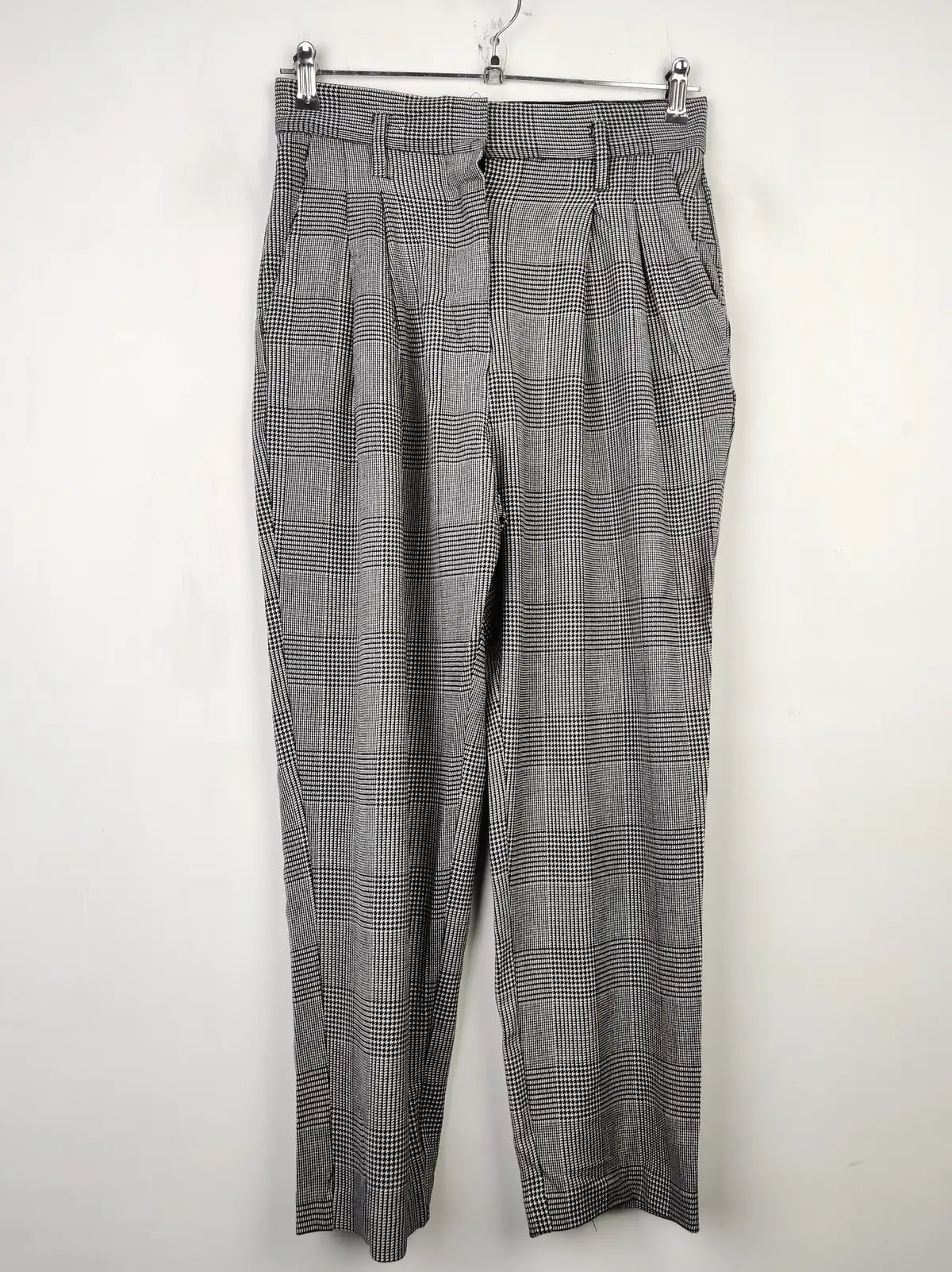 Buy online pre-used pre-loved 100% authentic & Original branded H&M (TT-2244) available in Pakistan. Top international brands avilable.