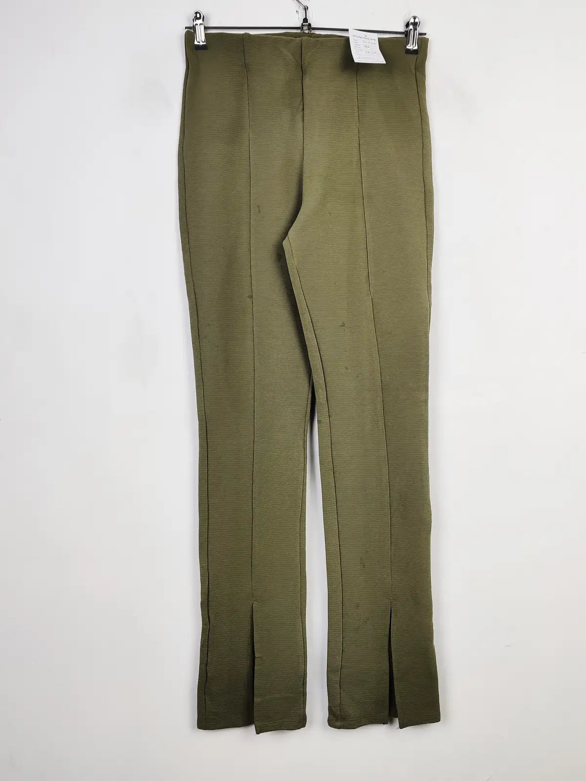 Buy online pre-used pre-loved 100% authentic & Original branded H&M (TT-2315) available in Pakistan. Top international brands avilable.