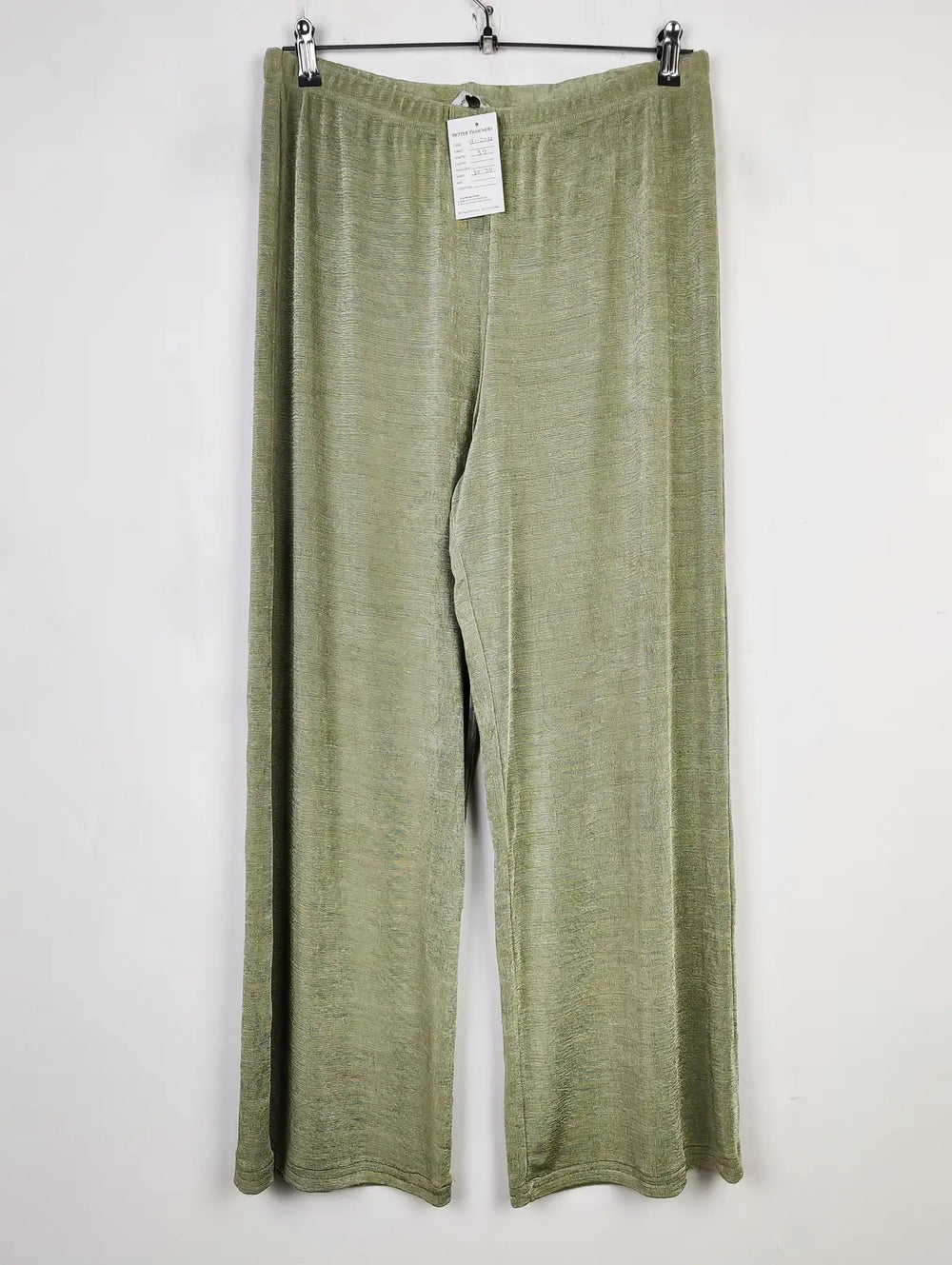 Buy online pre-used pre-loved 100% authentic & Original branded Heather Valley (TT-2336) available in Pakistan. Top international brands avilable.